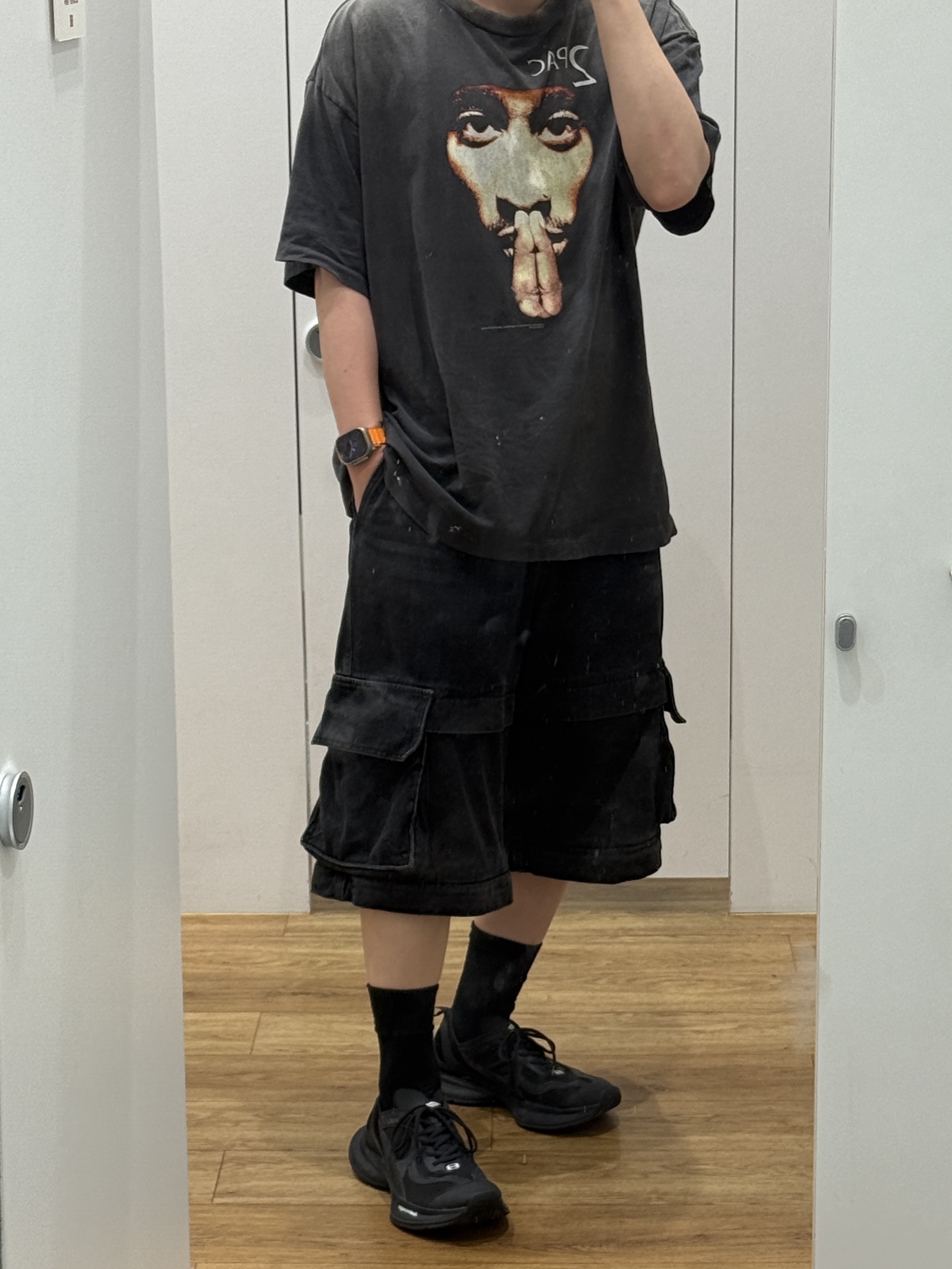 Saint Mxxxxxx x 2Pac S/S T-Shirt Black - 25SS, Balenciaga Circuit Sneaker Black 착용 스타일 - 1