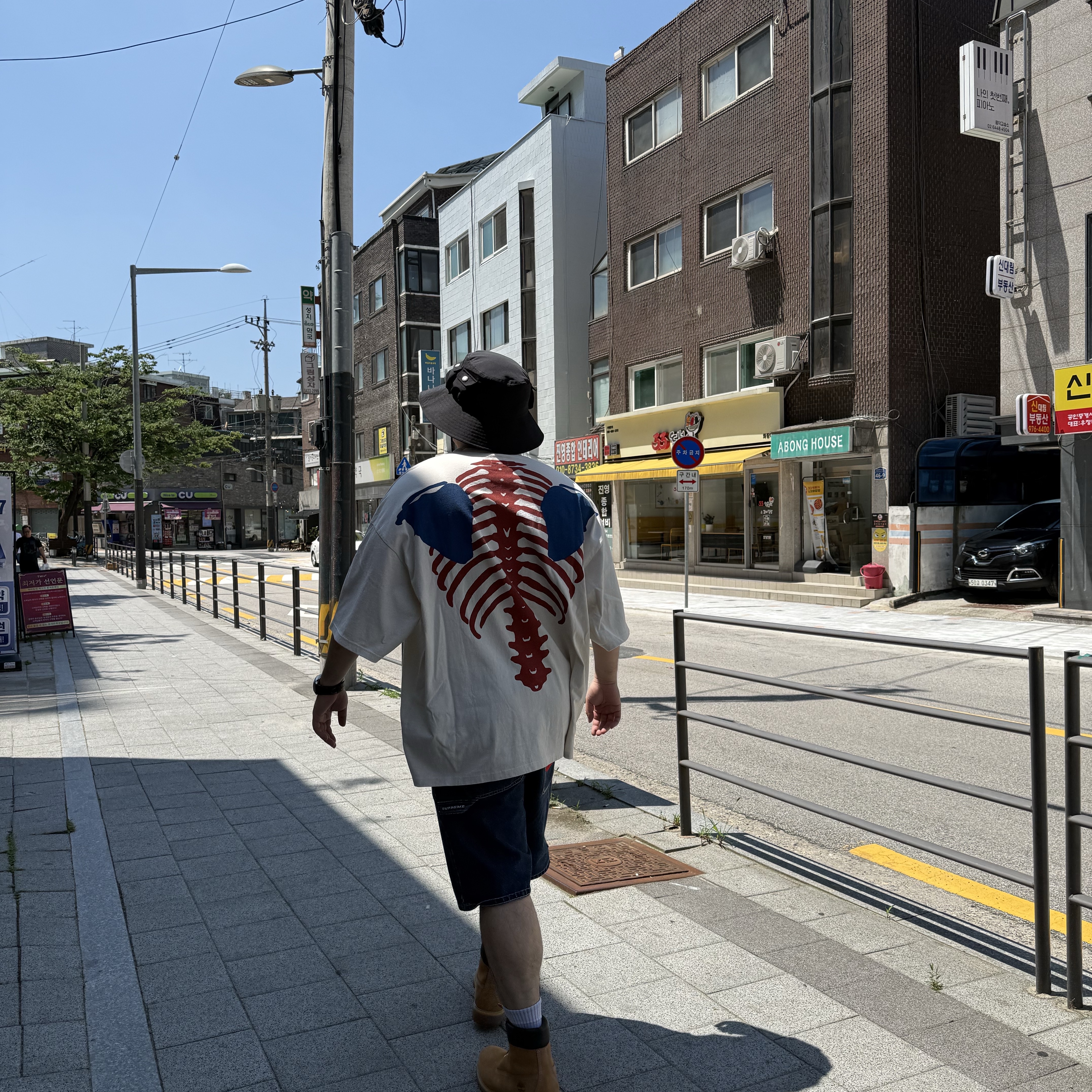 Kapital Cotton Sheeting Two Tone Big Pocket Bone T-Shirt Tricolor, Supreme x Nike Denim Short Indigo - 24SS 착용 스타일 - 2