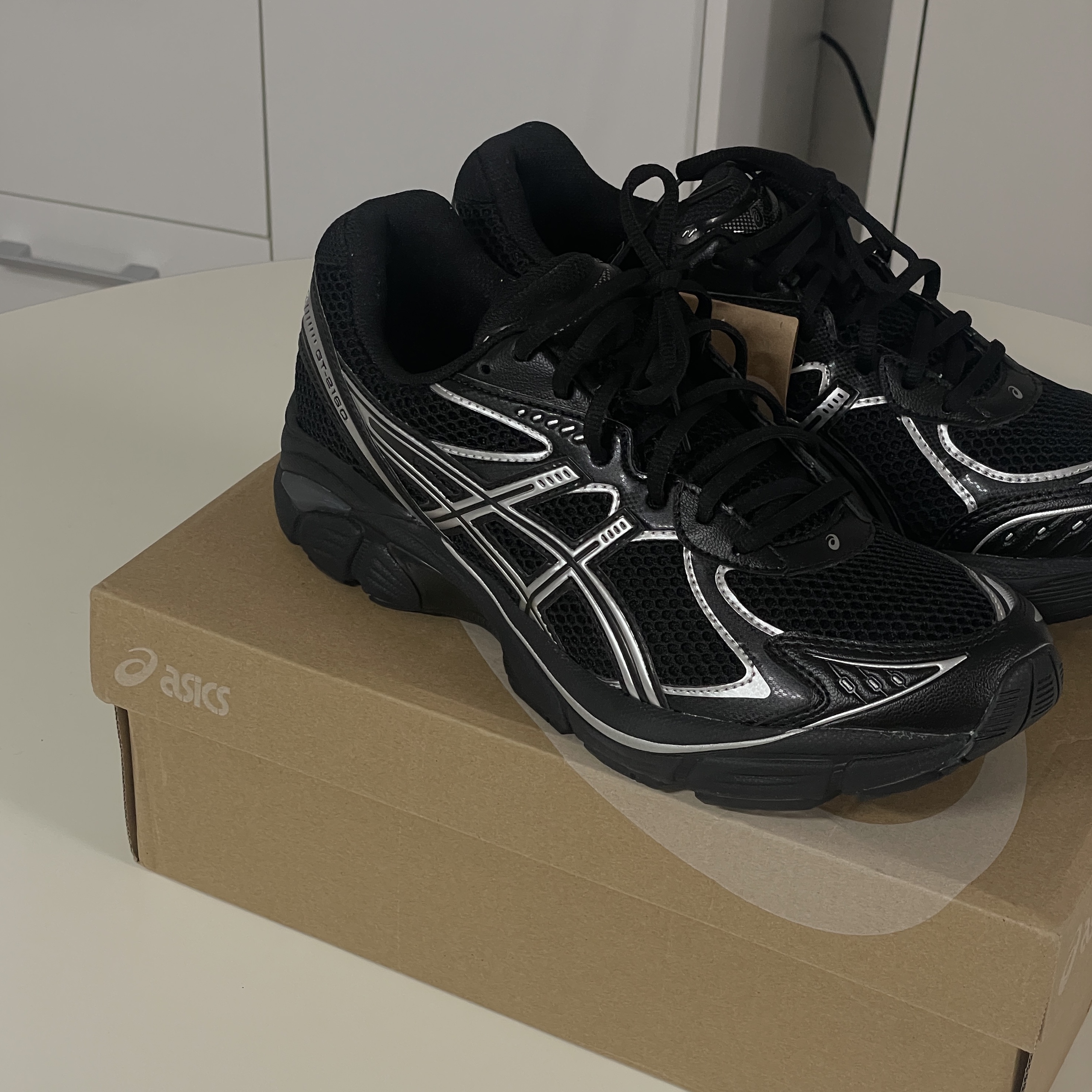 Asics GT-2160 Black Pure Silver 착용 스타일
