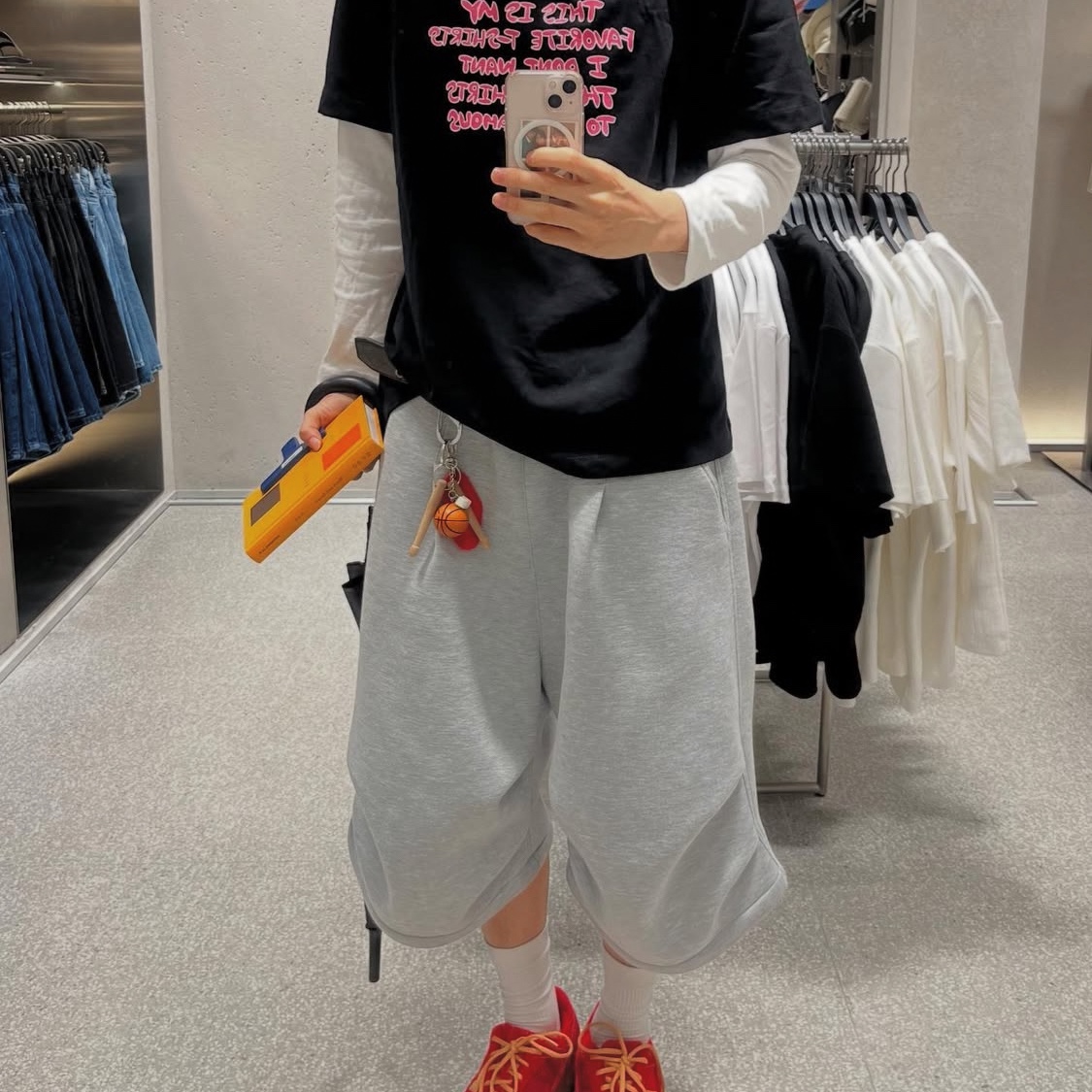 Kamien Balloon Bermuda Pants Gray, New Balance 509 Deep Red 착용 스타일