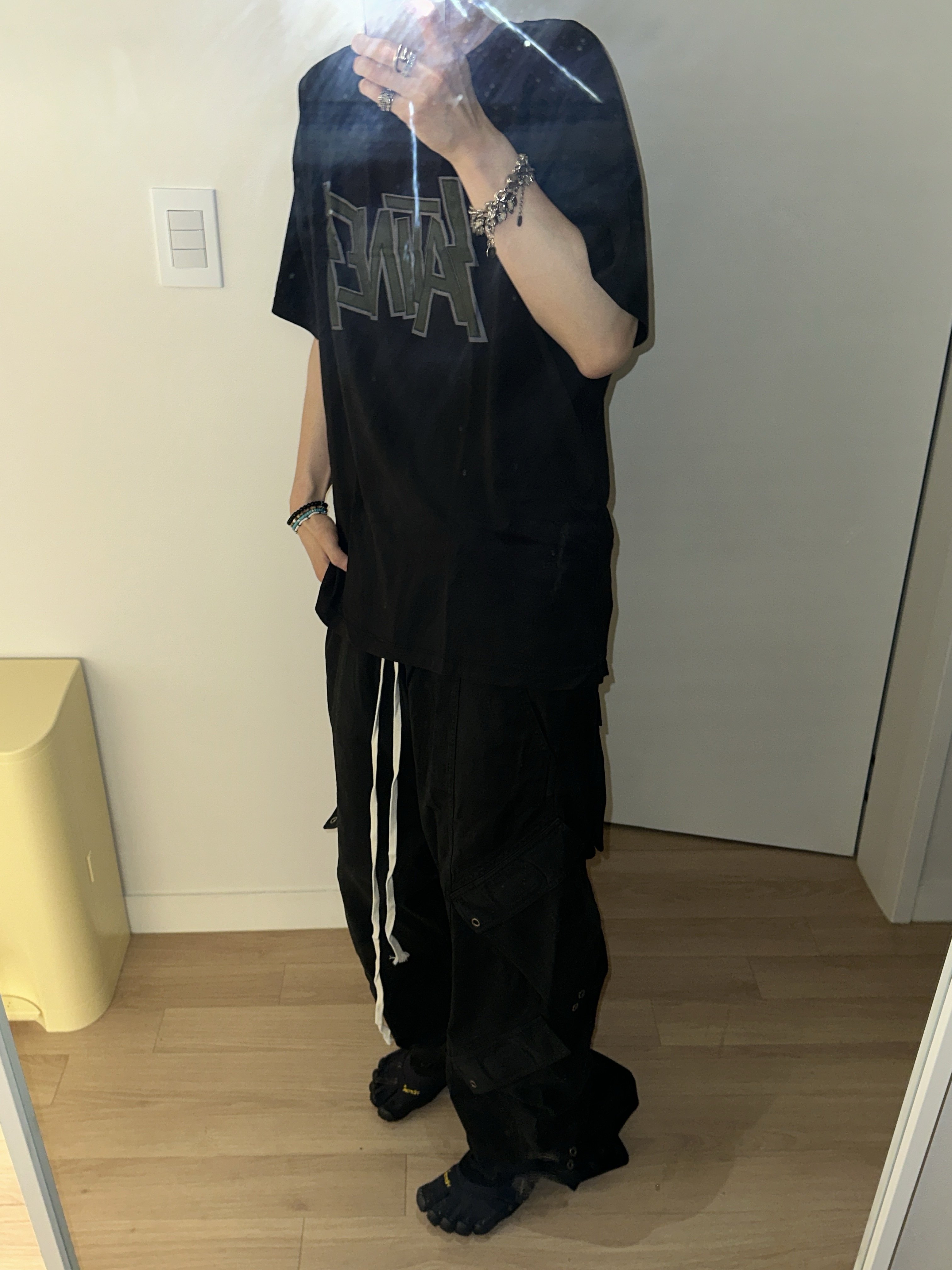 Hono Report Leaf Bracelet, Vibram Fivefingers V-Trek Black 착용 스타일 - 2