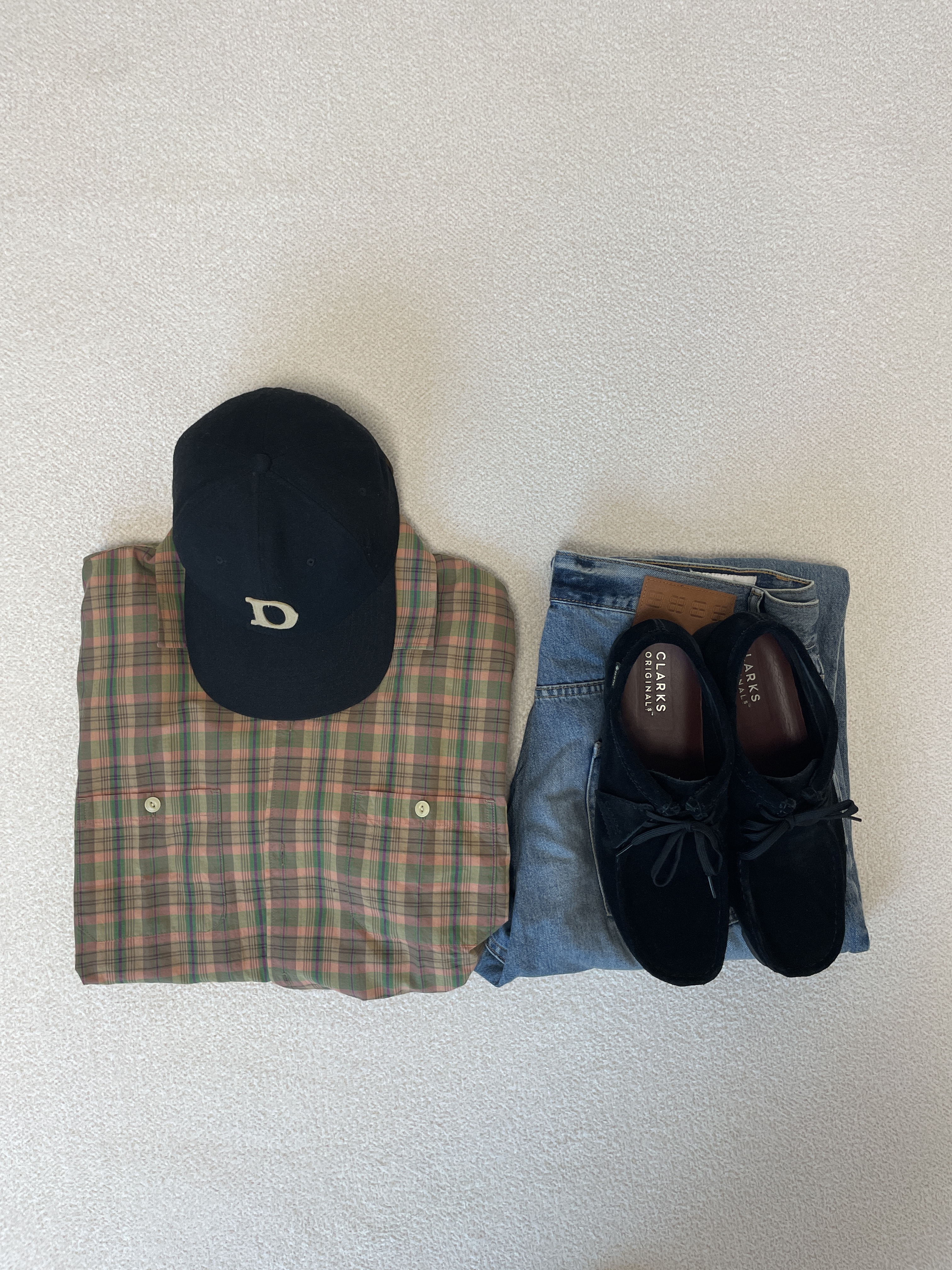Clarks Wallabee Gore-Tex Black Suede 착용 스타일 - 1