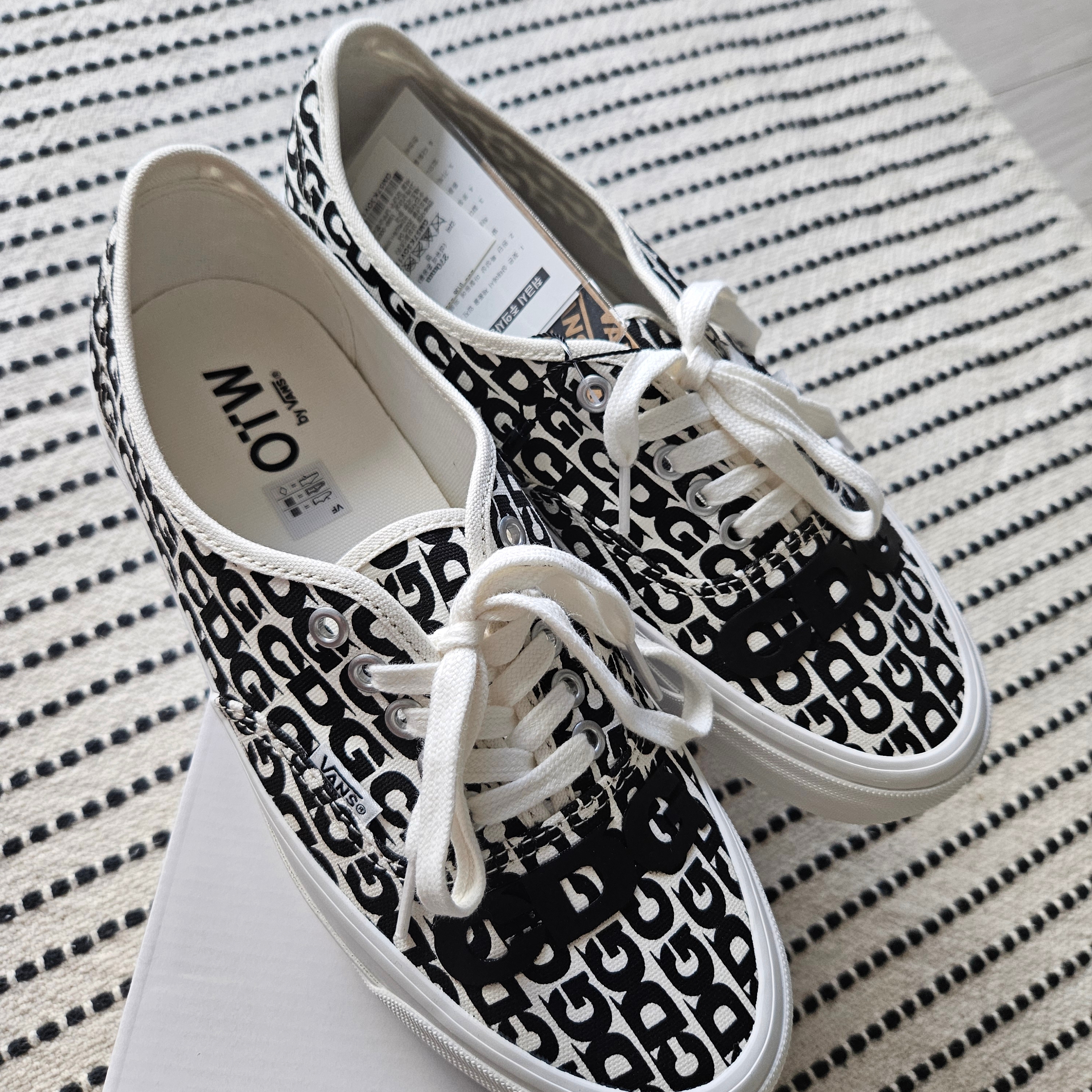 Vans x CDG OTW Authentic White Black 착용 스타일