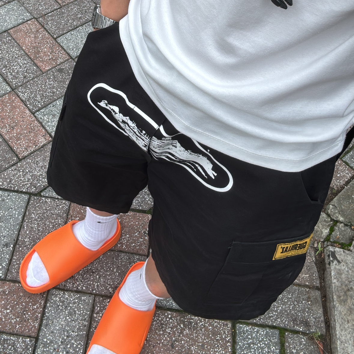 Nike Calm Slide Bright Mandarin, Corteiz Alcatraz Cargo Shorts Black 착용 스타일