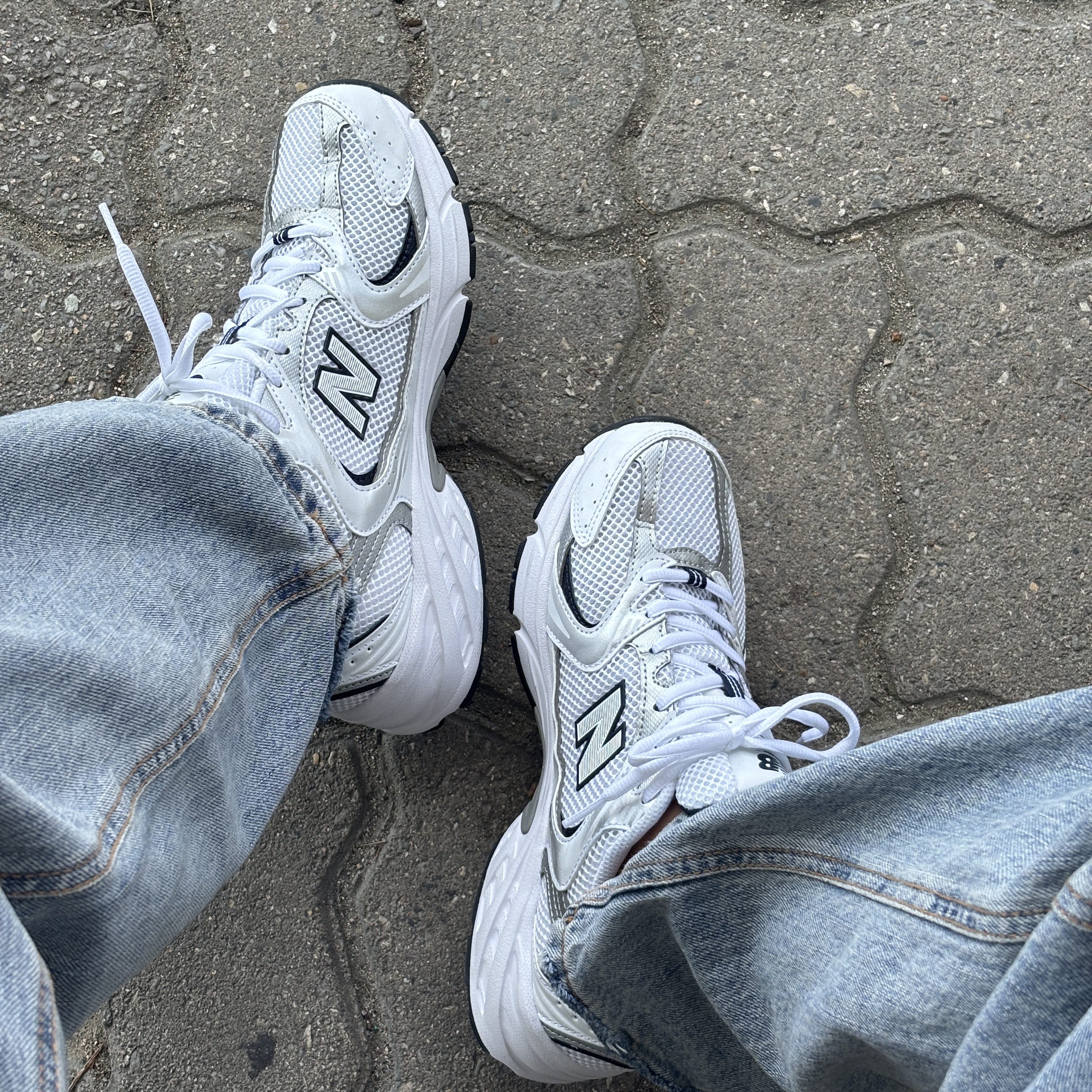 New Balance 530 White 착용 스타일