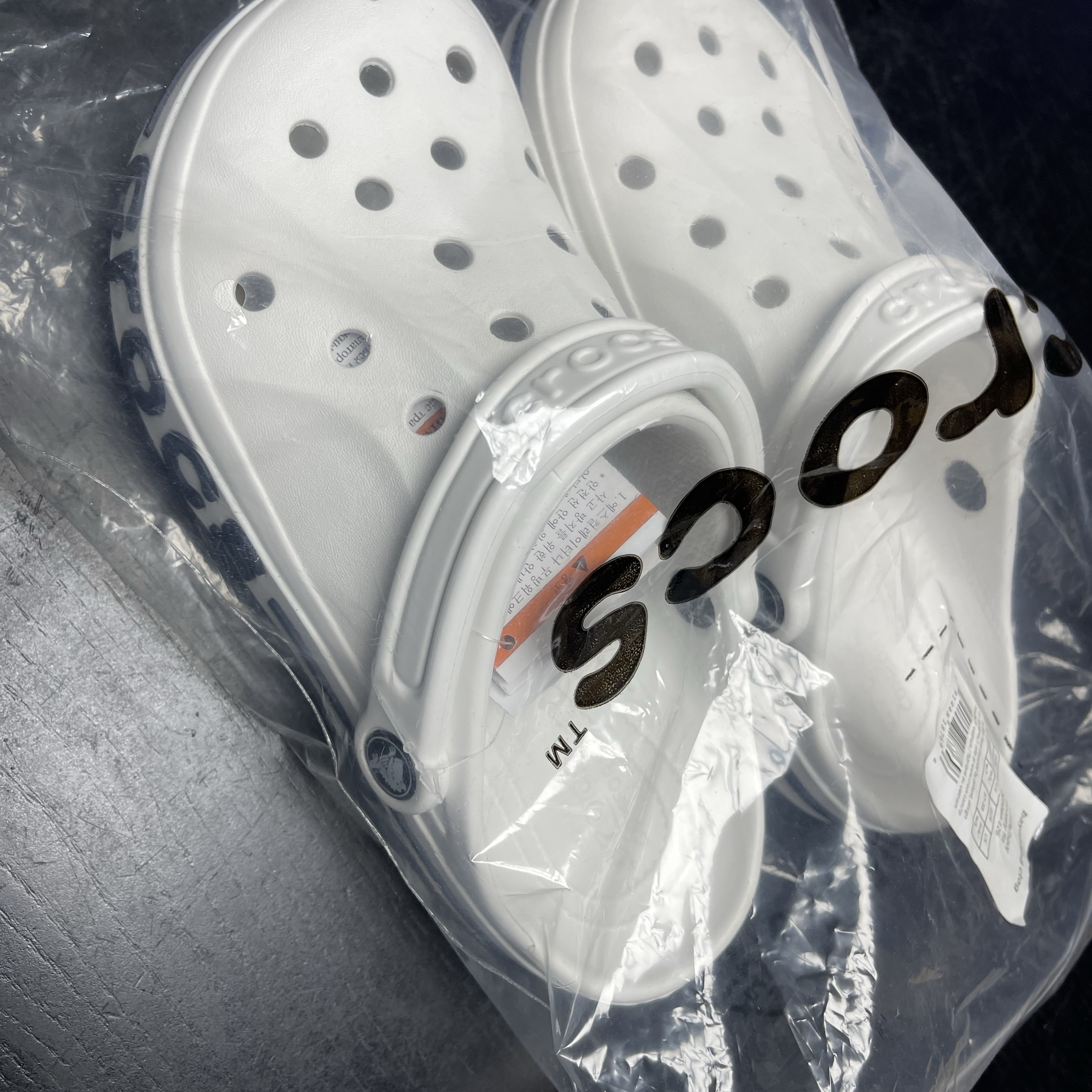 Crocs Bayaband Clog White Navy 착용 스타일