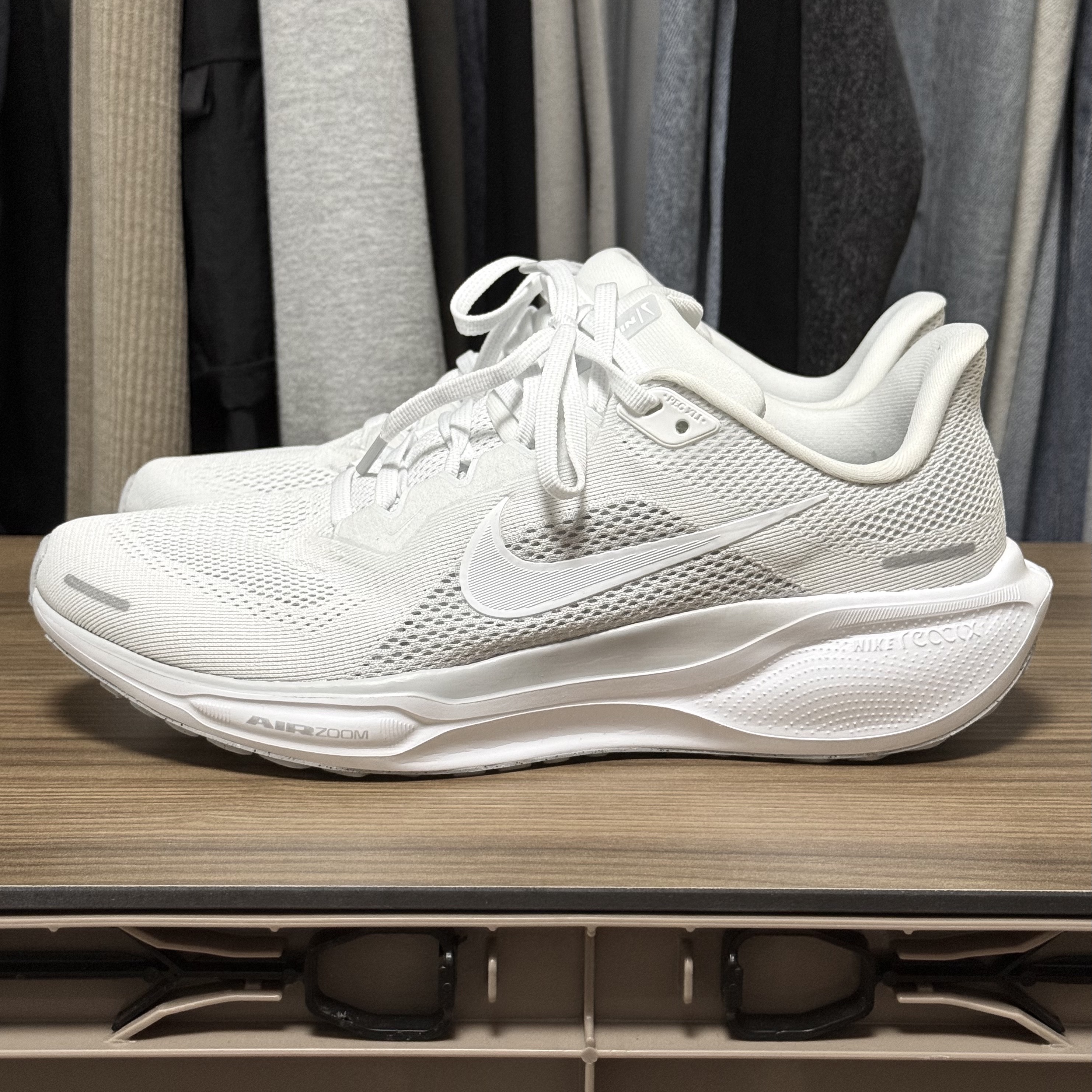 Nike Air Zoom Pegasus 41 White Pure Platinum 착용 스타일 - 2