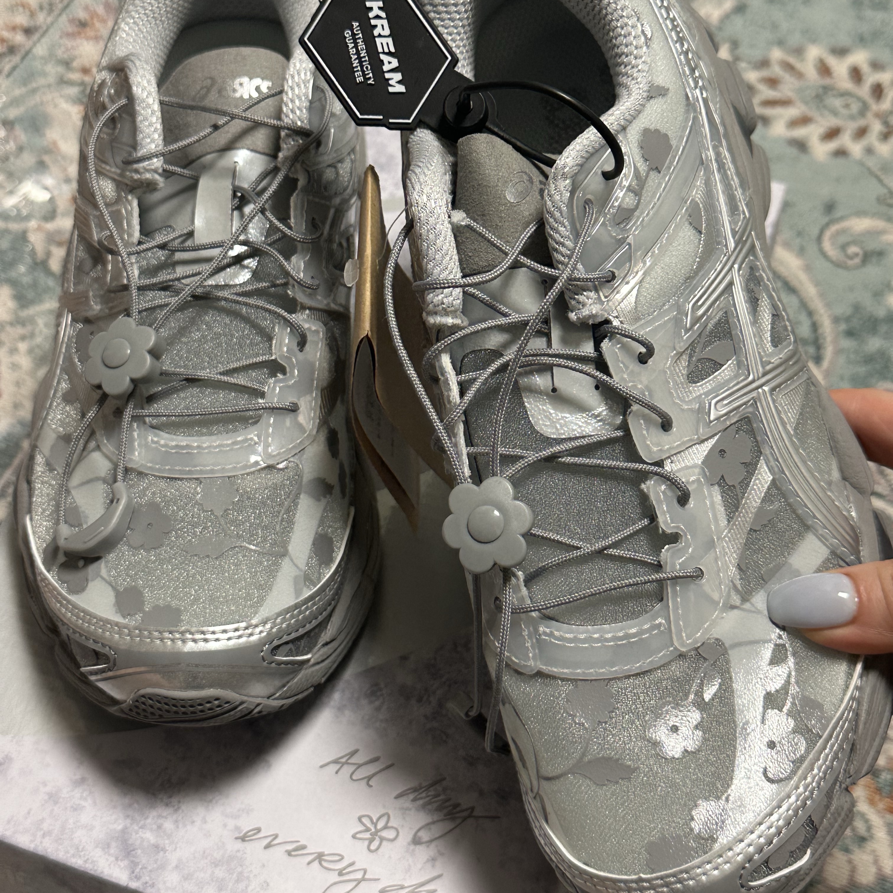 Asics x Cecilie Bahnsen Gel-Cumulus 16 Gray 착용 스타일