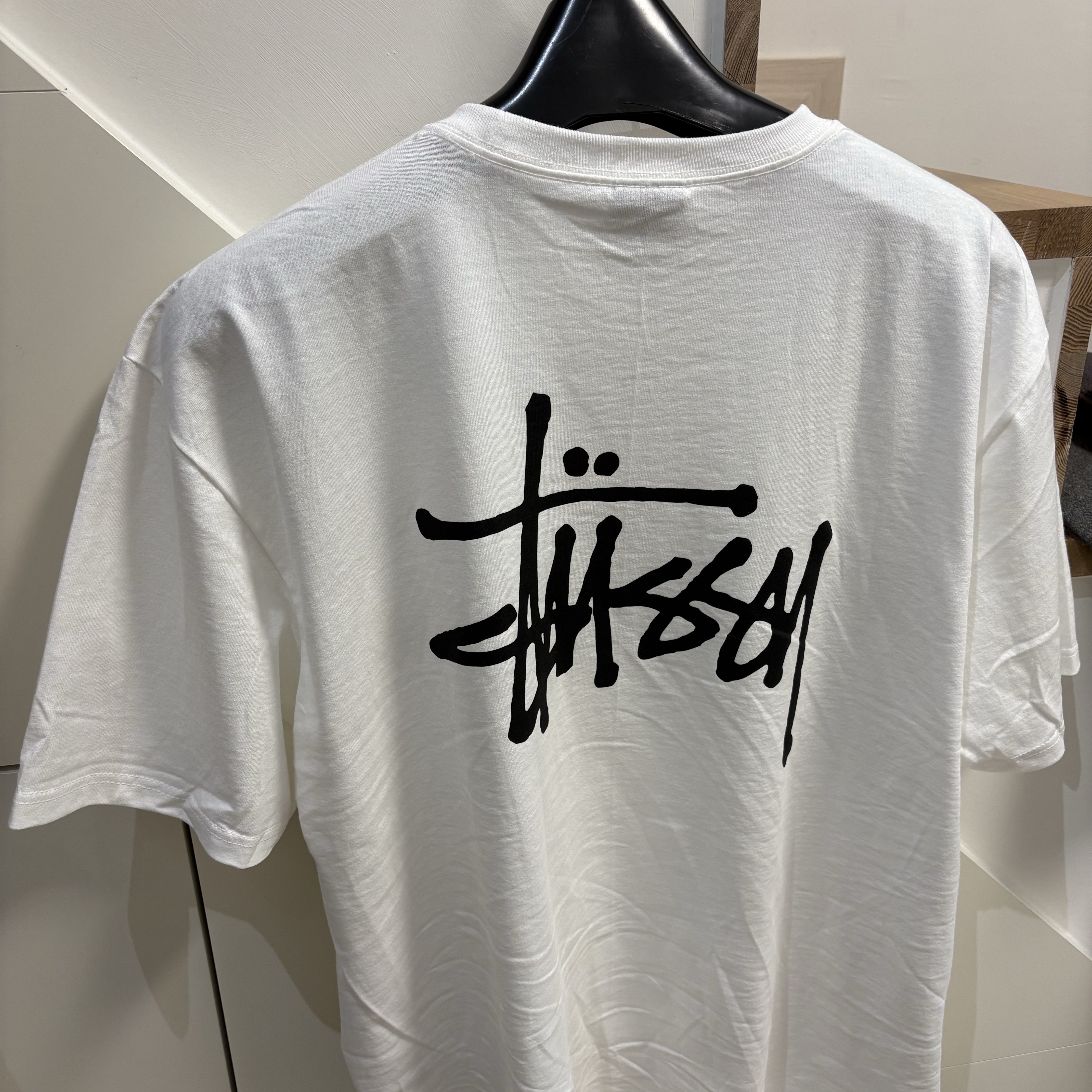 Stussy Basic Stussy T-Shirt White 2024, 2025 착용 스타일 - 1