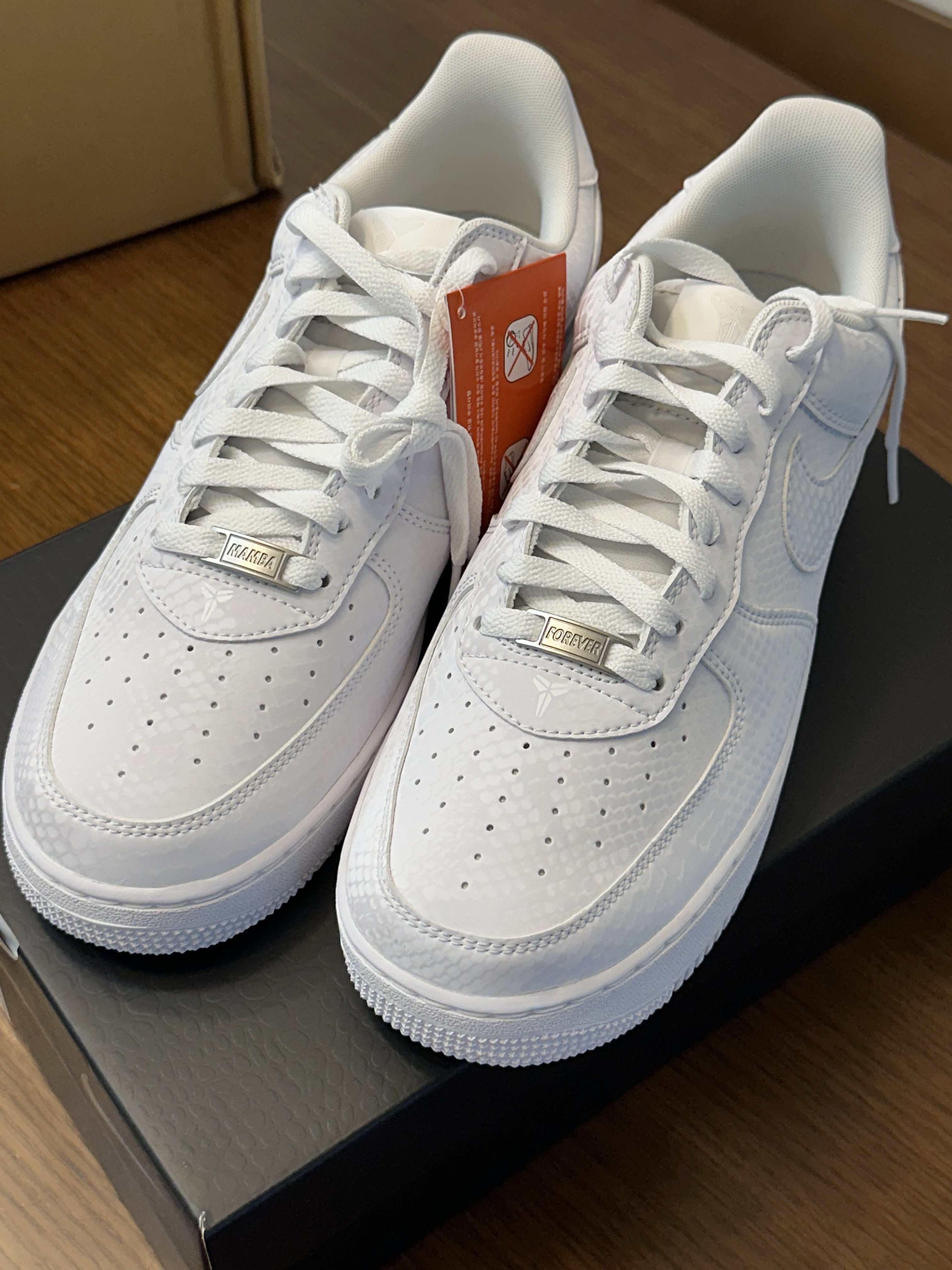 Nike x Kobe Bryant Air Force 1 Low Triple White 착용 스타일 - 1