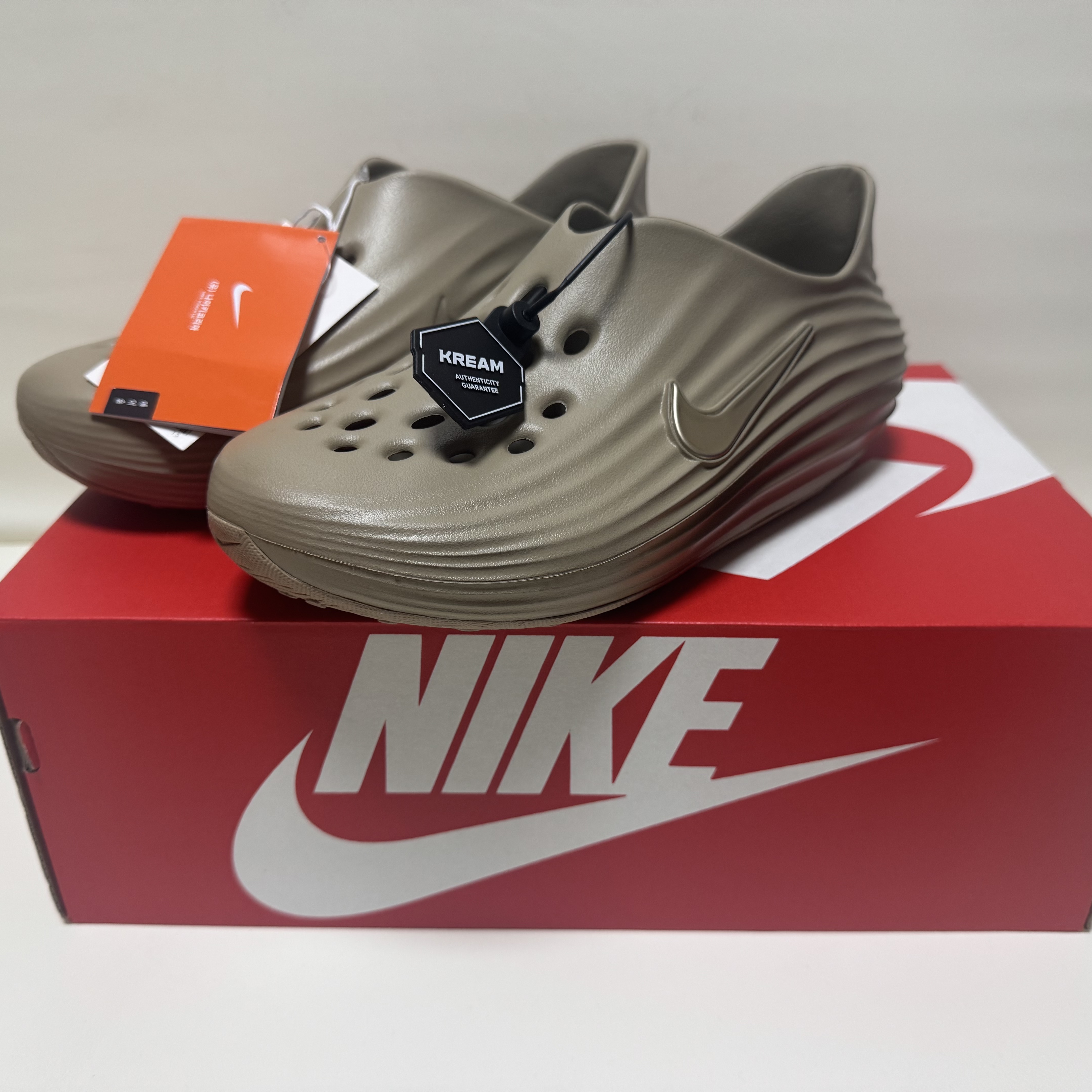 Nike ReactX Rejuven8 Khaki 착용 스타일