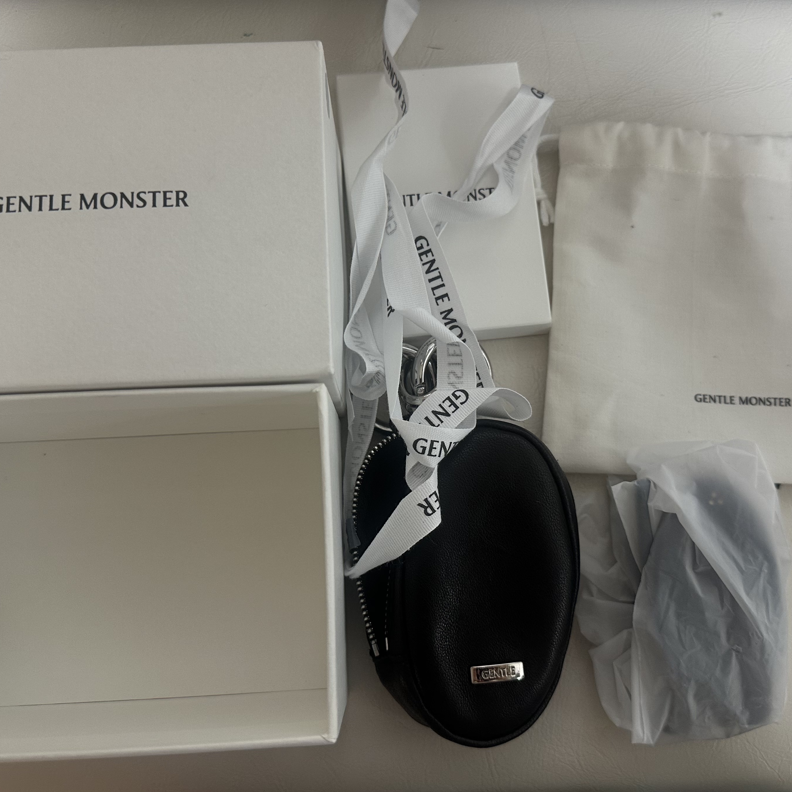 Gentle Monster Lolang 01 Black Black 착용 스타일