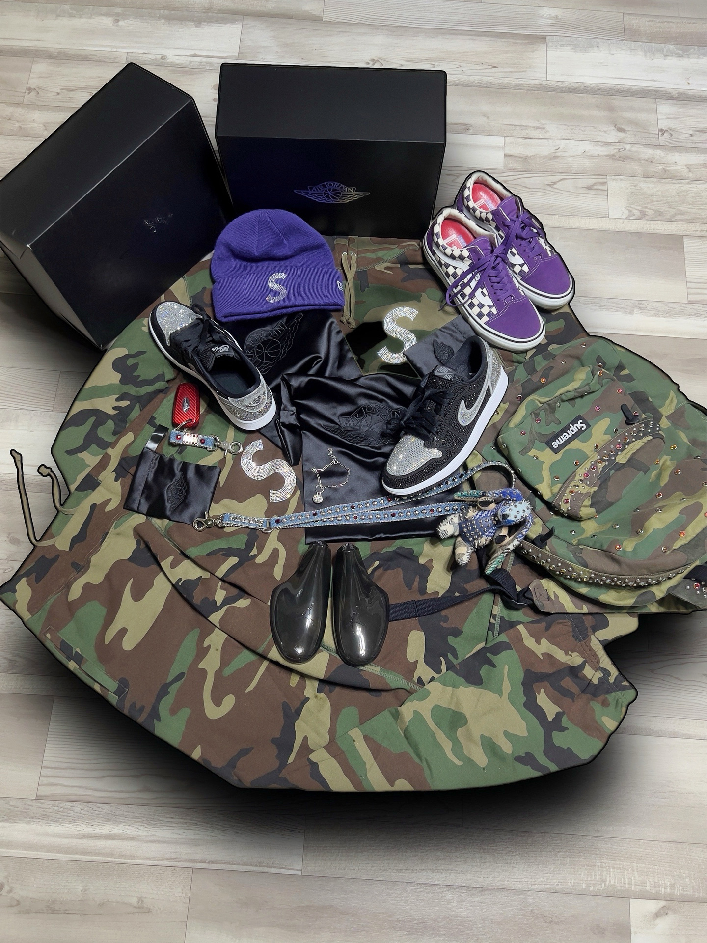 SUPREME ハンカチ 黒金ロゴ supreme s logo hood | SHOP | KREAM
