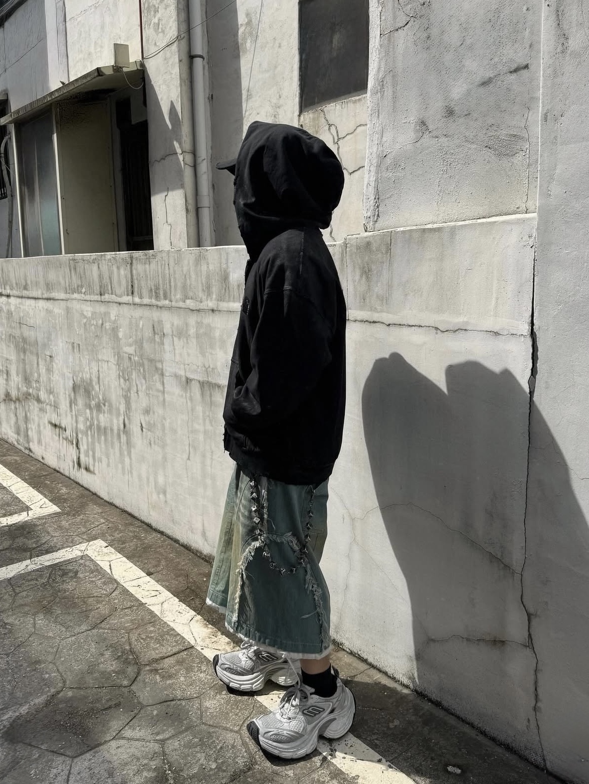 Balenciaga 10XL Sneakers White Grey Silver Black 착용 스타일