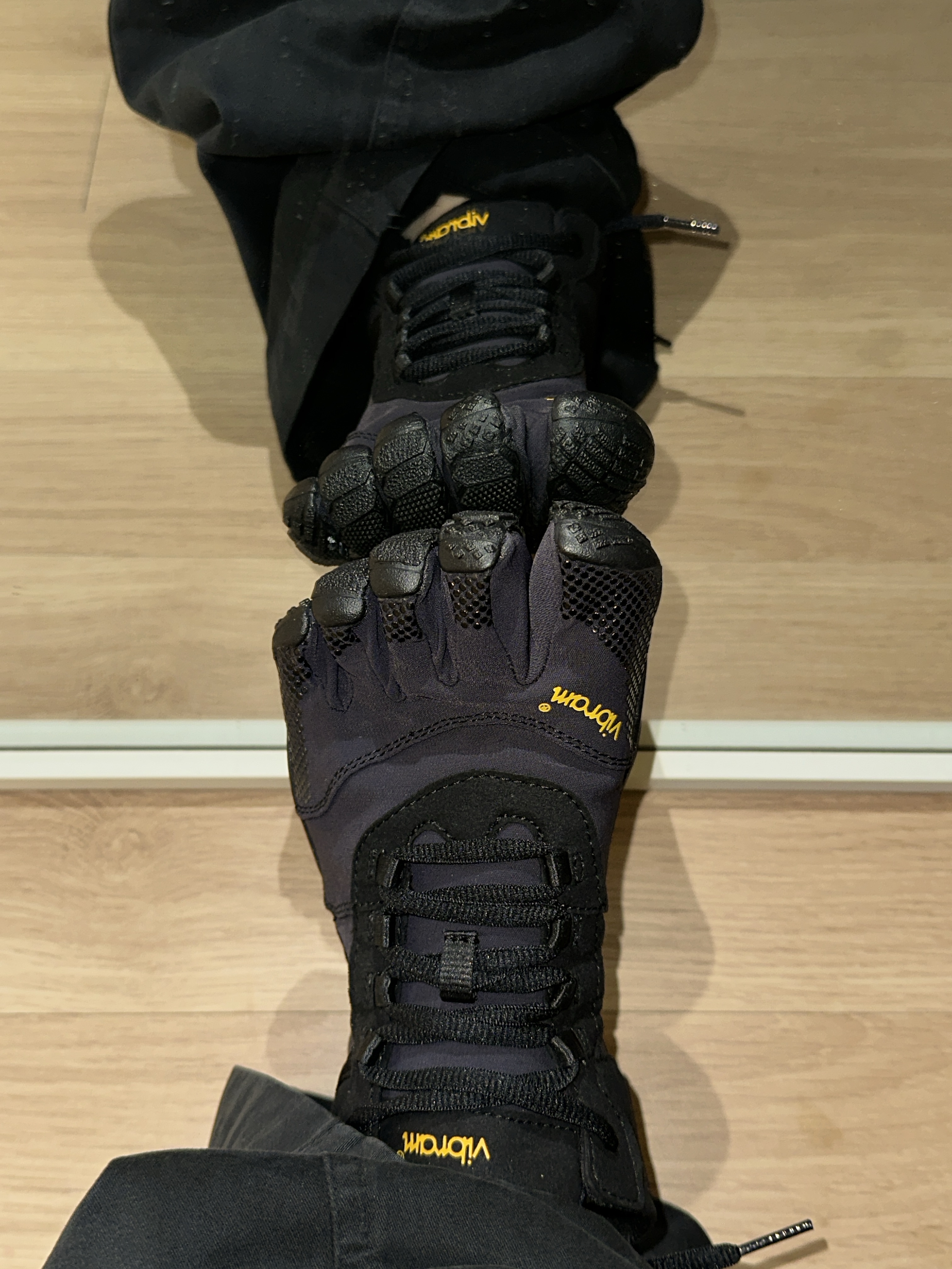 Hono Report Leaf Bracelet, Vibram Fivefingers V-Trek Black 착용 스타일 - 6