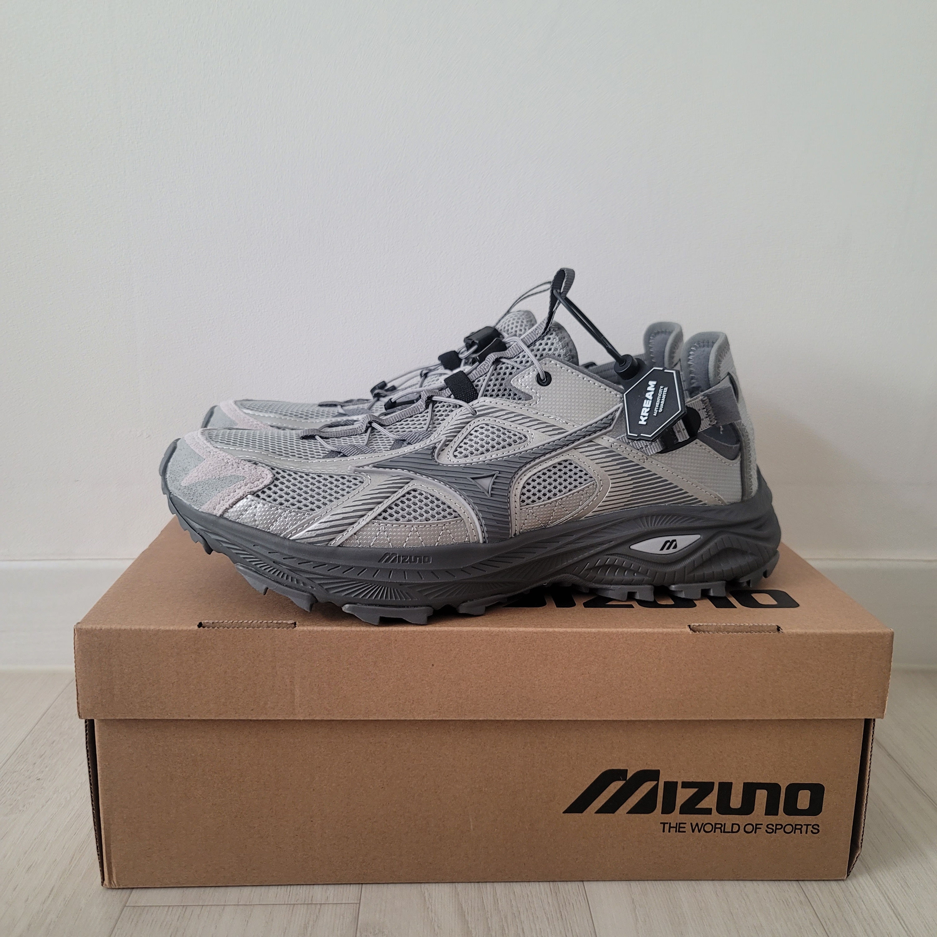 Mizuno Racer Trail SE Silver Grey 착용 스타일 - 1