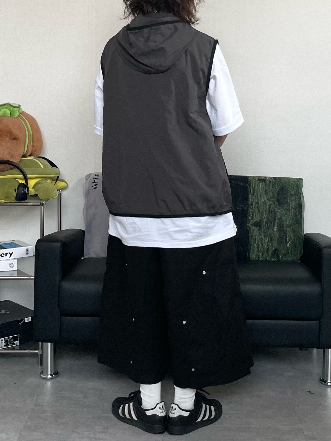 Adidas Superstar Core Black White 착용 스타일 - 5