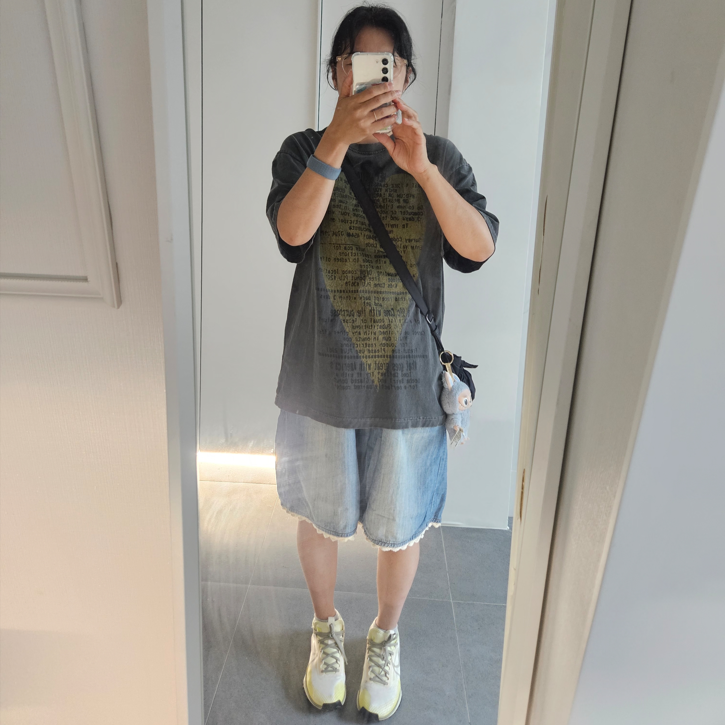 Pop Mart Labubu The Monsters Labubu Tasty Macarons Series Sea Salt Coconut Keyring, (W) Nike React Pegasus Trail 4 Gore-Tex Pale Ivory Luminous Green 착용 스타일 - 7