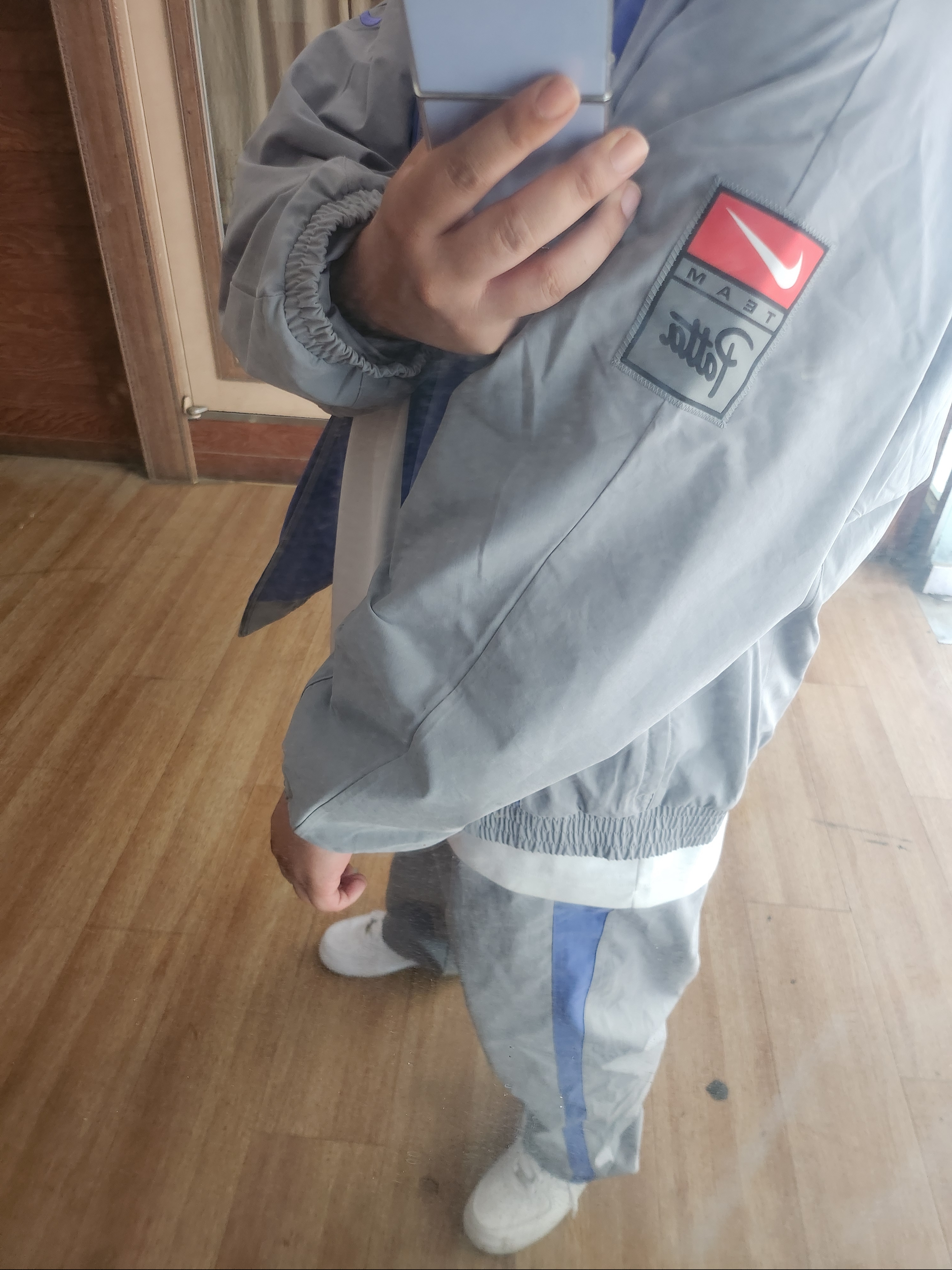 Nike x Patta Track Jacket Particle Grey Sapphire (HJ0712-073), Nike x Patta Track Pants Particle Grey Sapphire (HJ0737-073) 착용 스타일 - 2