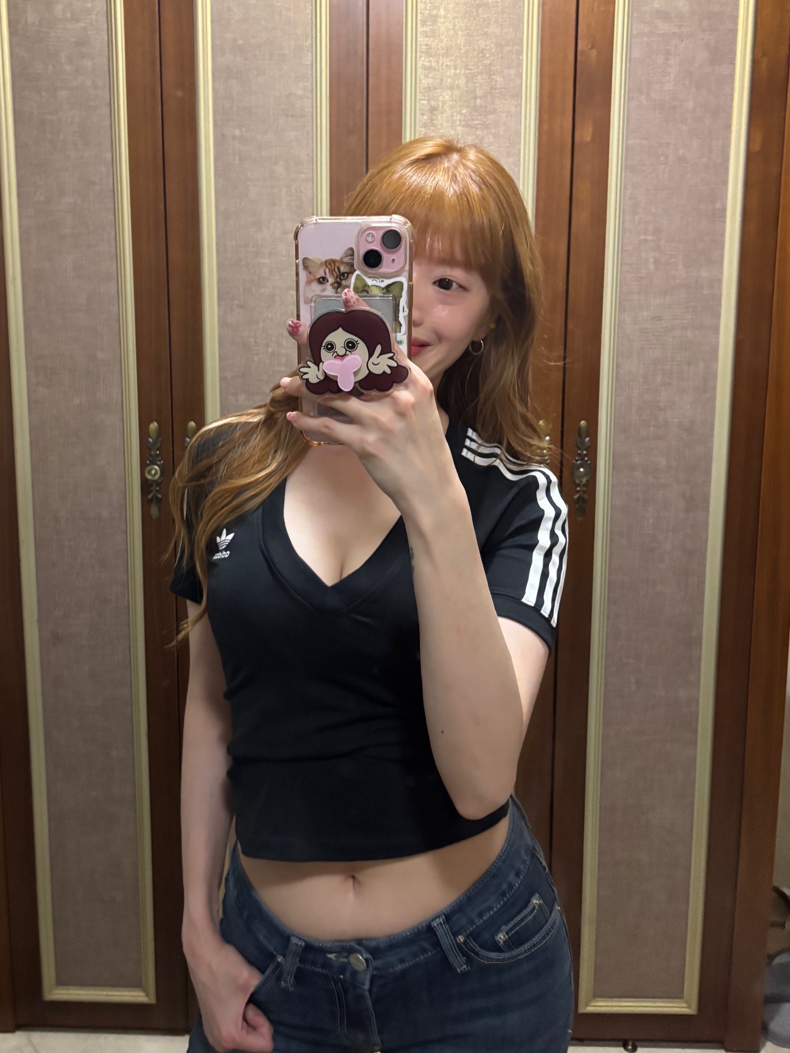 (W) Adidas 3-Stripes V-Neck Slim T-Shirt Black - KR Sizing 착용 스타일 - 1