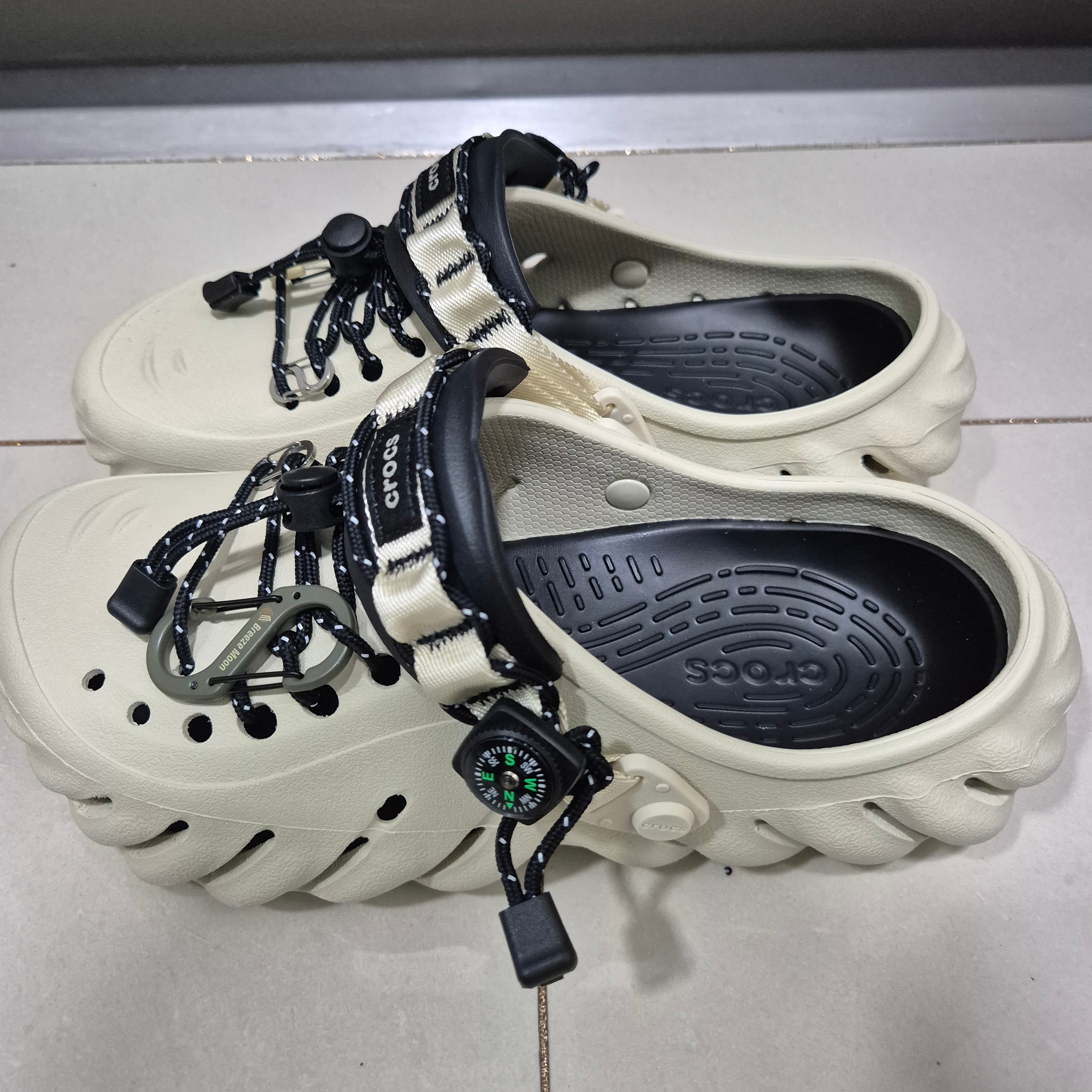 Crocs Echo Clog Bone Black 착용 스타일 - 2