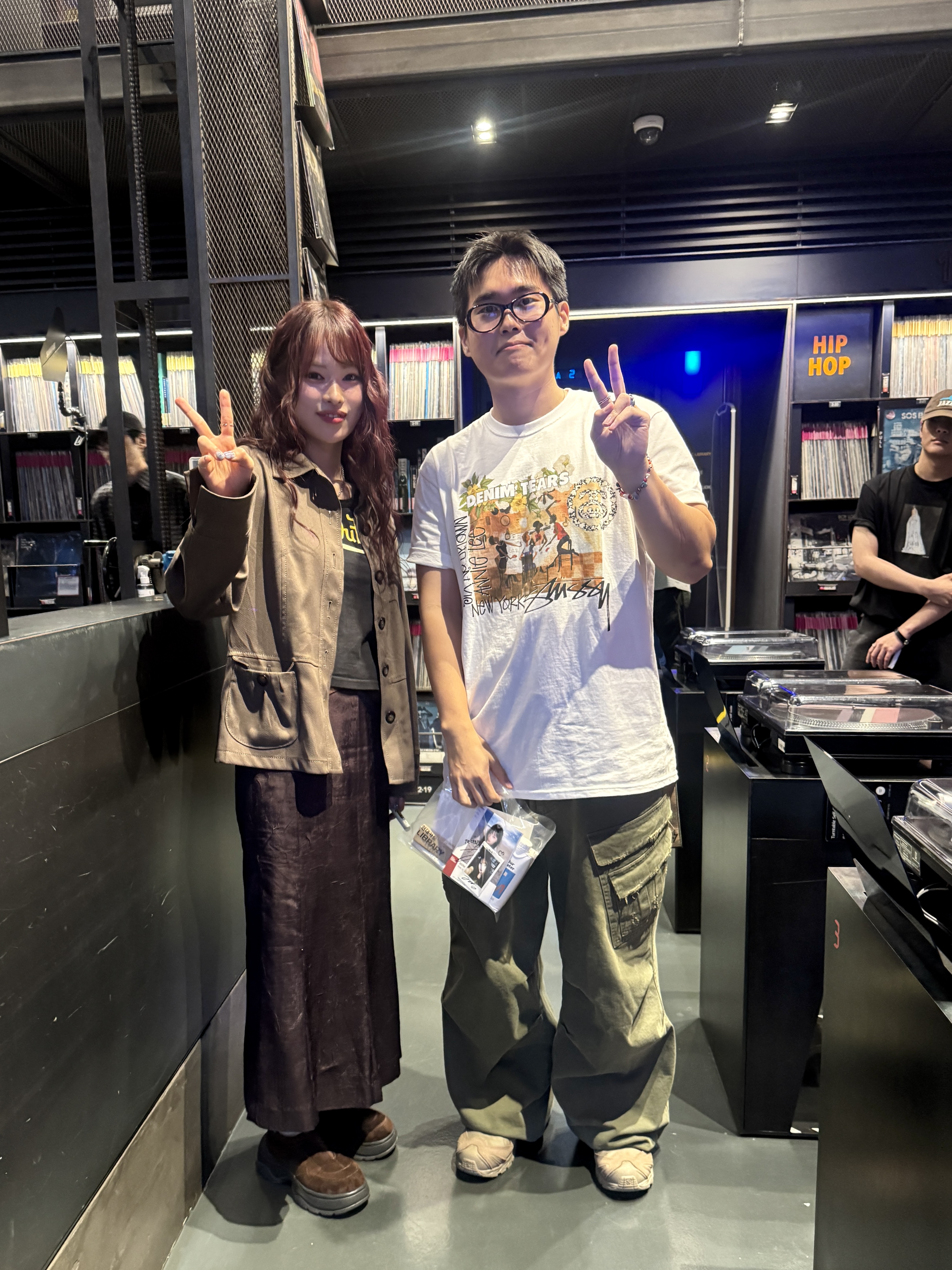 Gentle Monster x Maison Margiela MM215 Black Clear, Stussy x Denim Tears Annie Lee T-Shirt White 착용 스타일 - 1