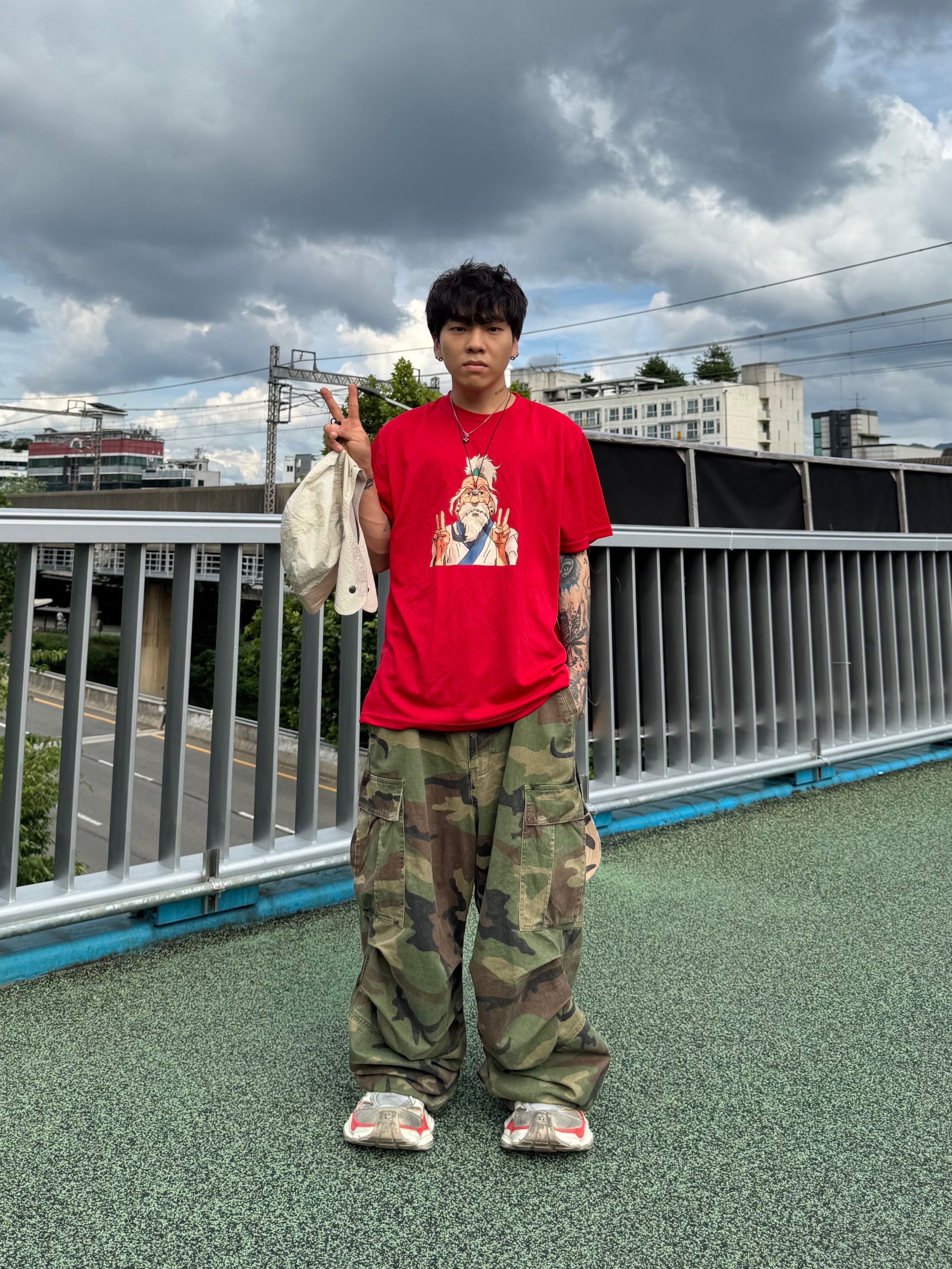 NOD Stone Washed Cargo Pants Camo, Balenciaga Cargo Sneakers Beige Grey Red 착용 스타일 - 2