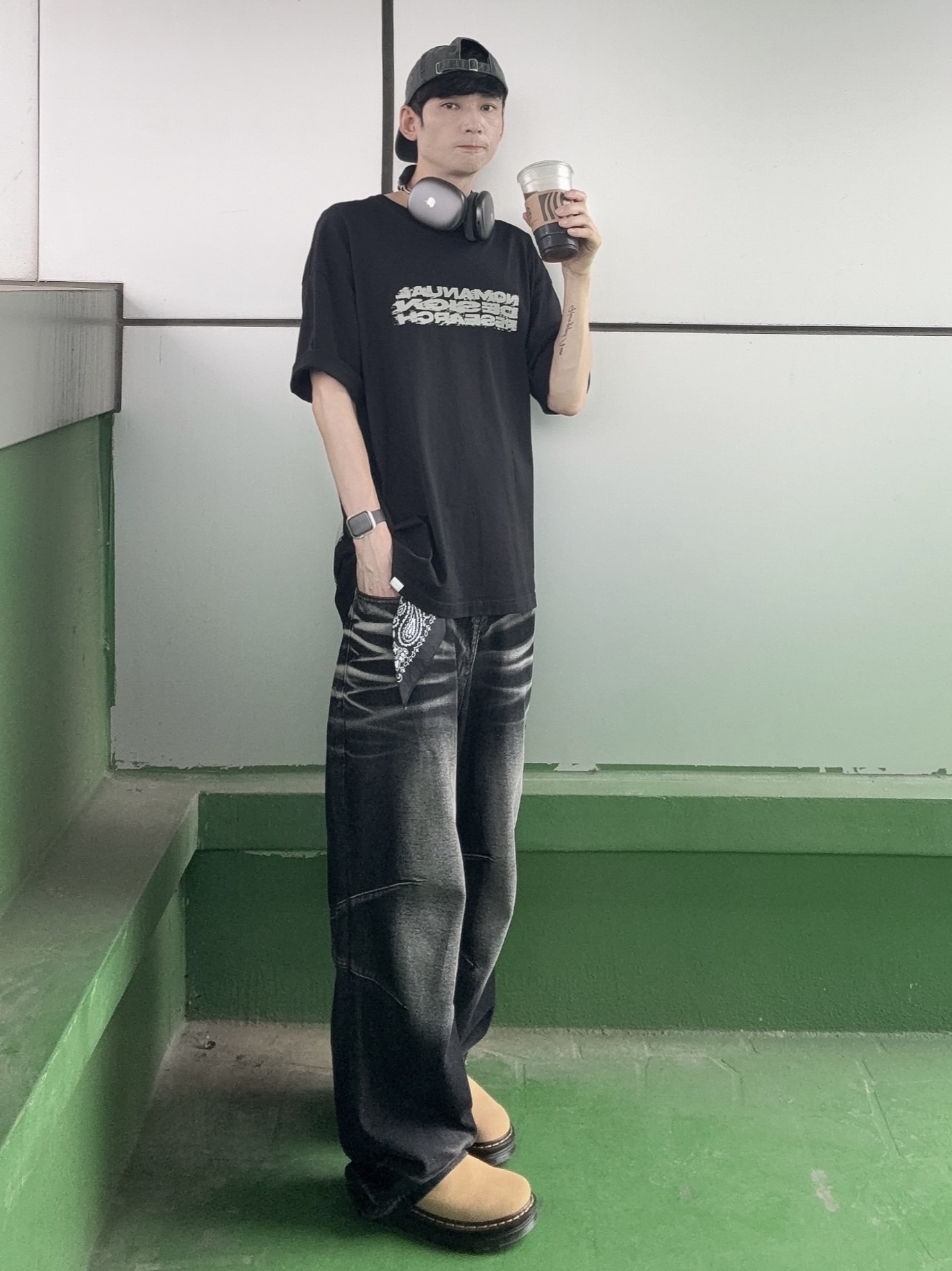 Dr. Martens Zebzag Suede Slingback Platform Mule Savannah Tan, BLR Embossed Wave Washing Wide Denim Pants Black 착용 스타일 - 9