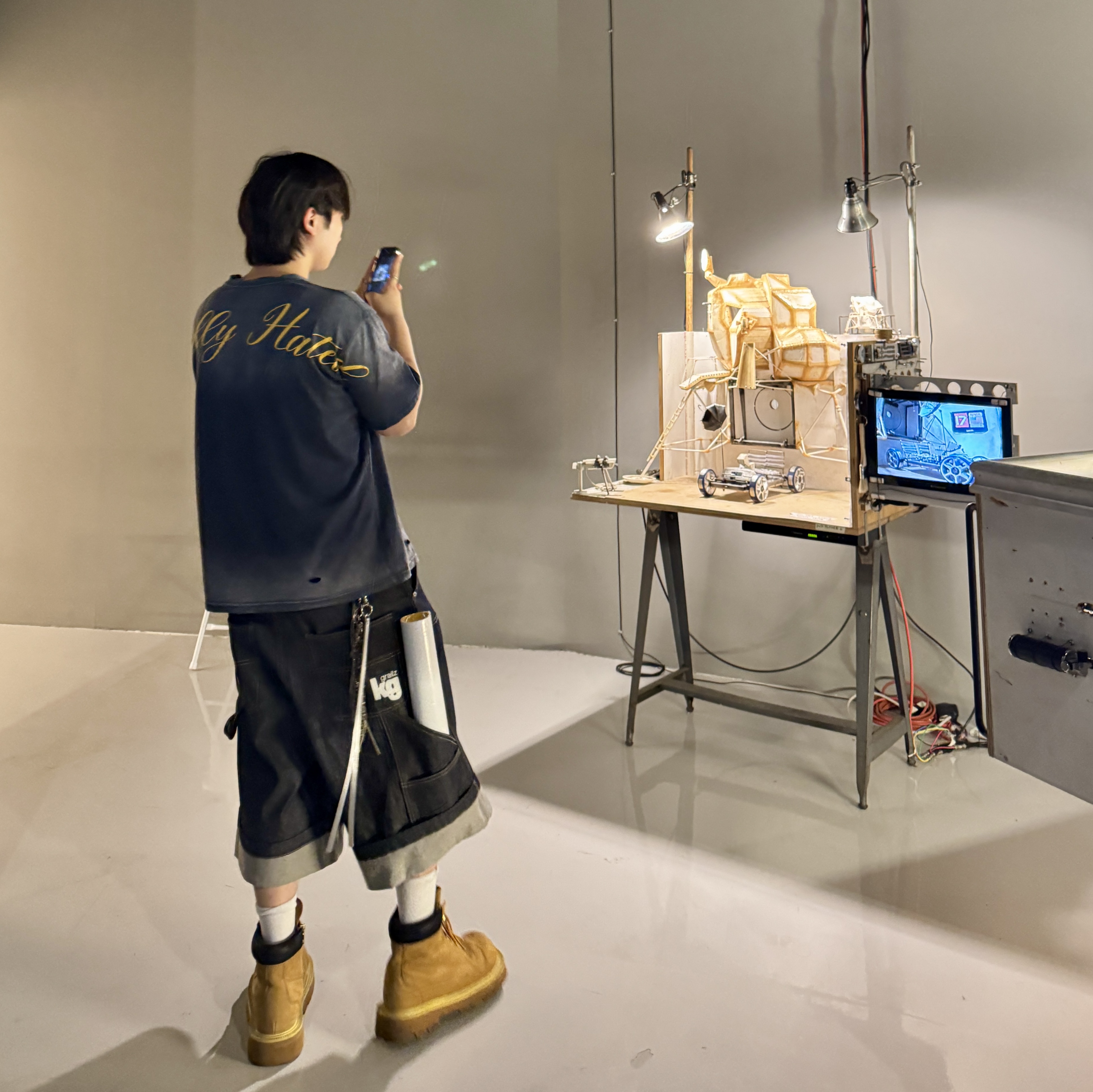 Project G/R Locally Hated Washed T-Shirts Navy, GRAILZ x KOIN SEOUL Carpenter Bermuda Denim Pants Indigo 착용 스타일 - 2