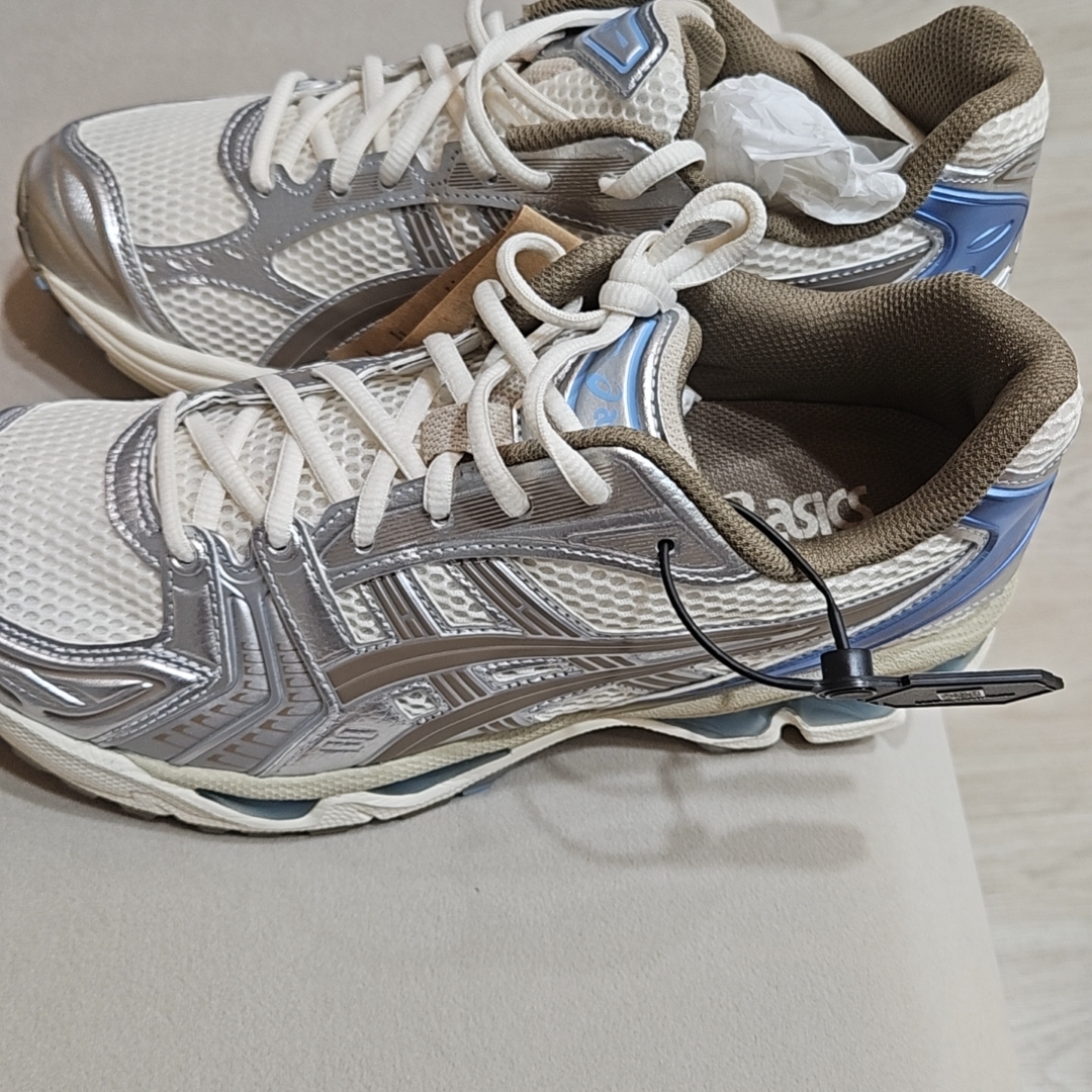 (W) Asics Gel-Kayano 14 Cream Pepper 착용 스타일