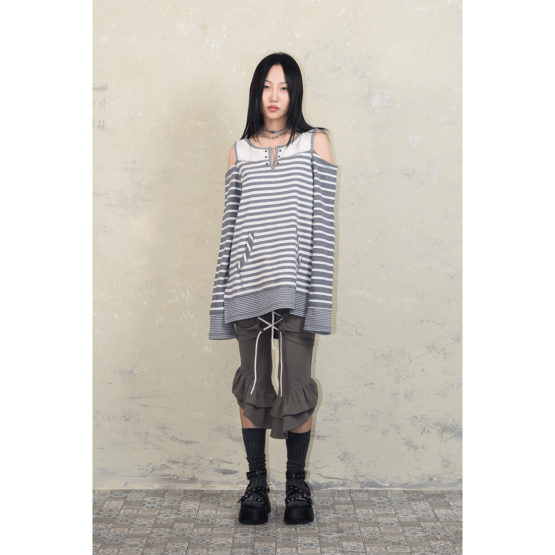 스틸레써디 오버로크 오프숄더 티셔츠 스트라이프 그레이(Still Lethardy Overlocked Off-Shoulder T-Shirt St.Grey) - 4