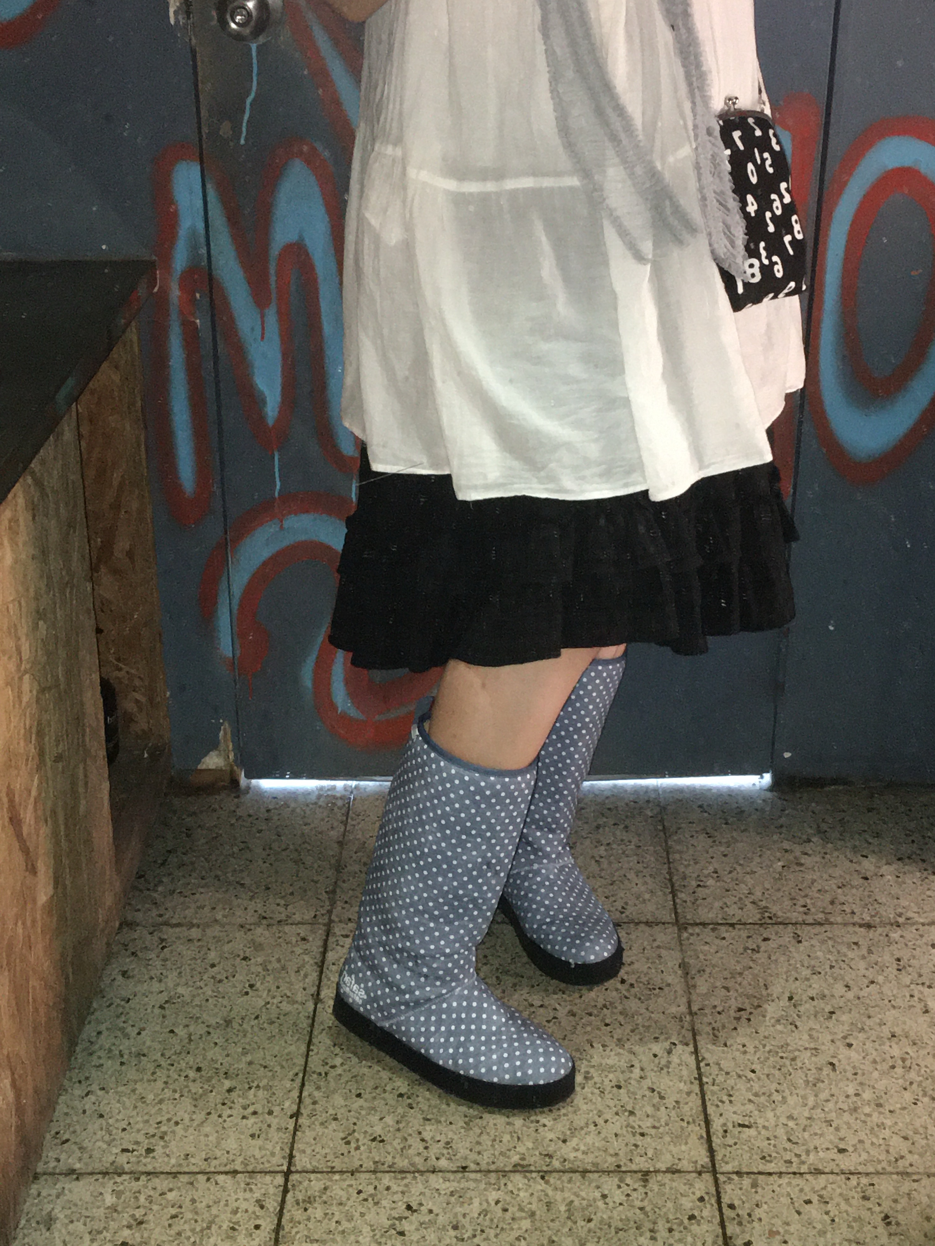 [KREAM 단독] Safarispot Basic Safari Dots Rain Boot Indigo 착용 스타일 - 1