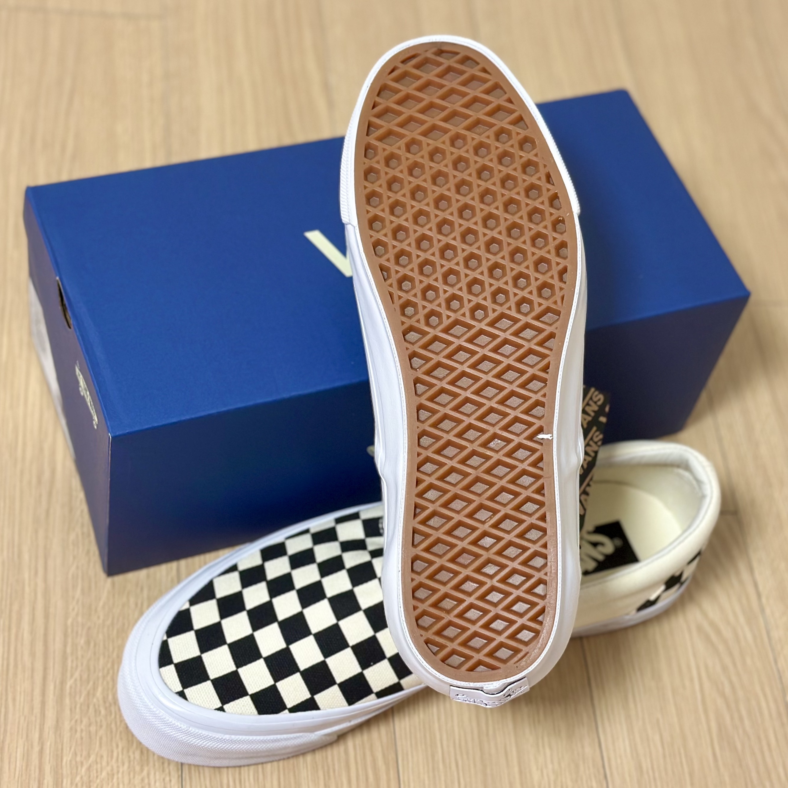 Vans Slip-On Reissue 98 LX Checkerboard Black 착용 스타일 - 2