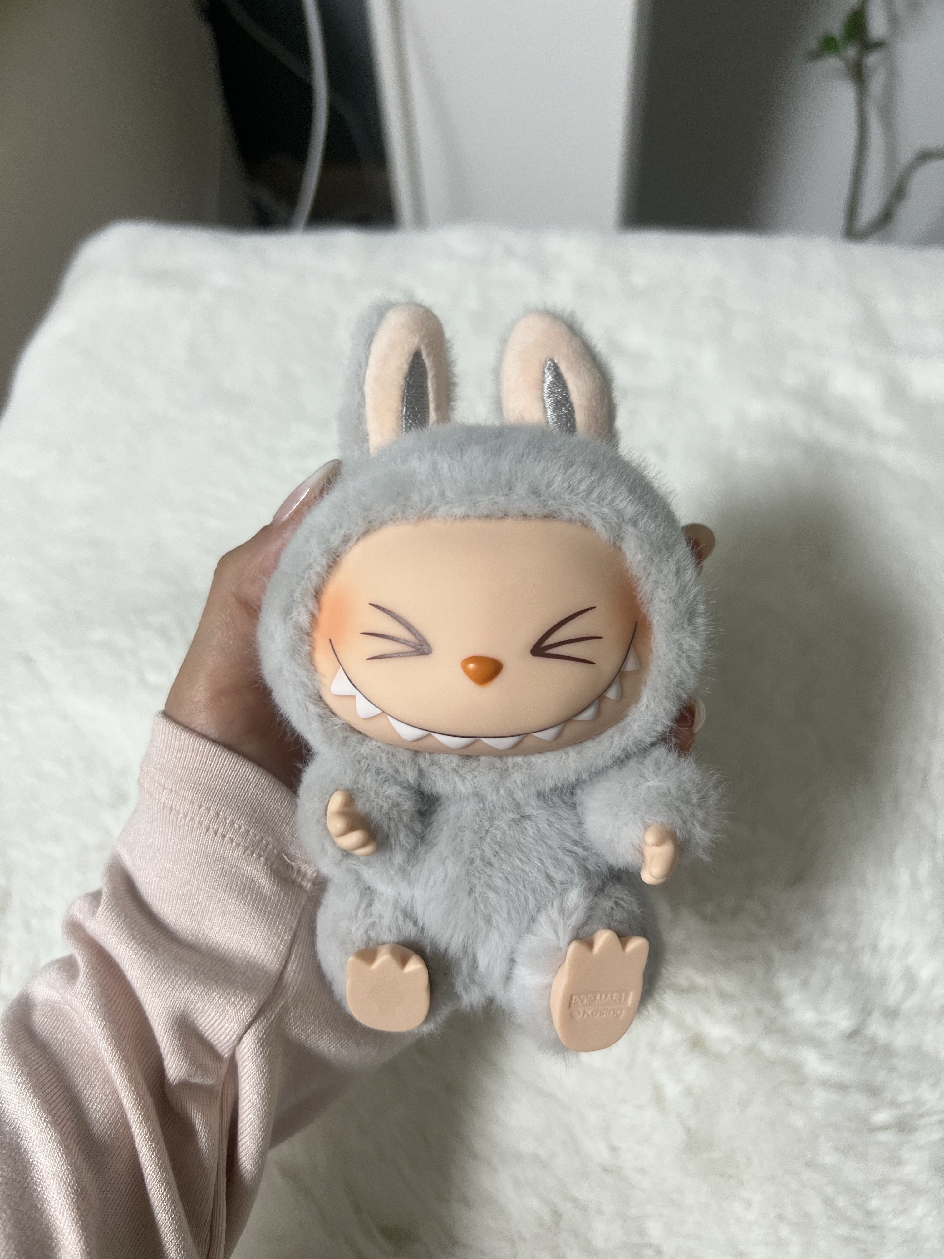 Pop Mart Labubu Let's Play Together Doll Series Hehe Keyring (Opened Case) 착용 스타일