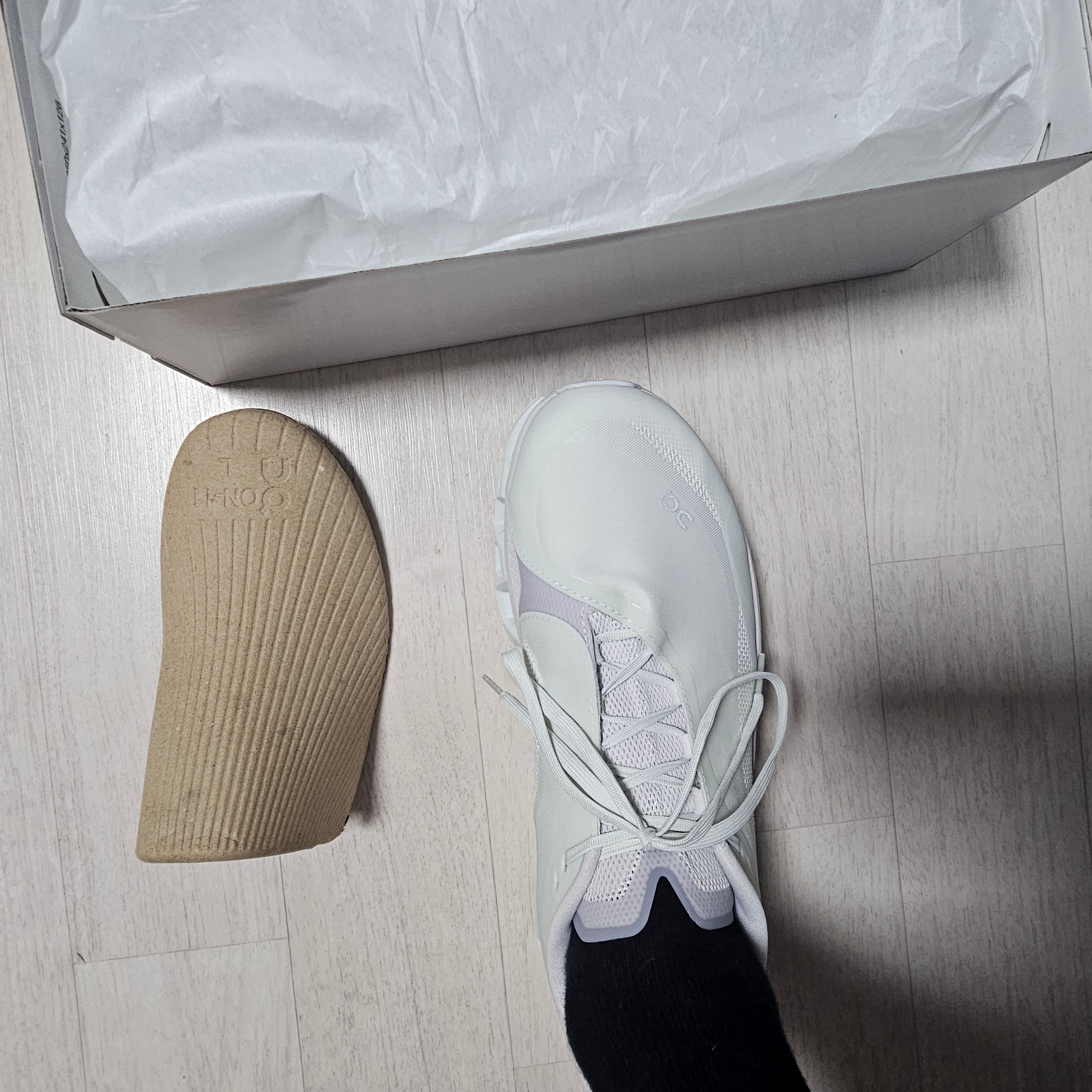 (W) On Running x Post Archive Faction (Paf) Cloudmonster 2 Vapor Frost 착용 스타일 - 2