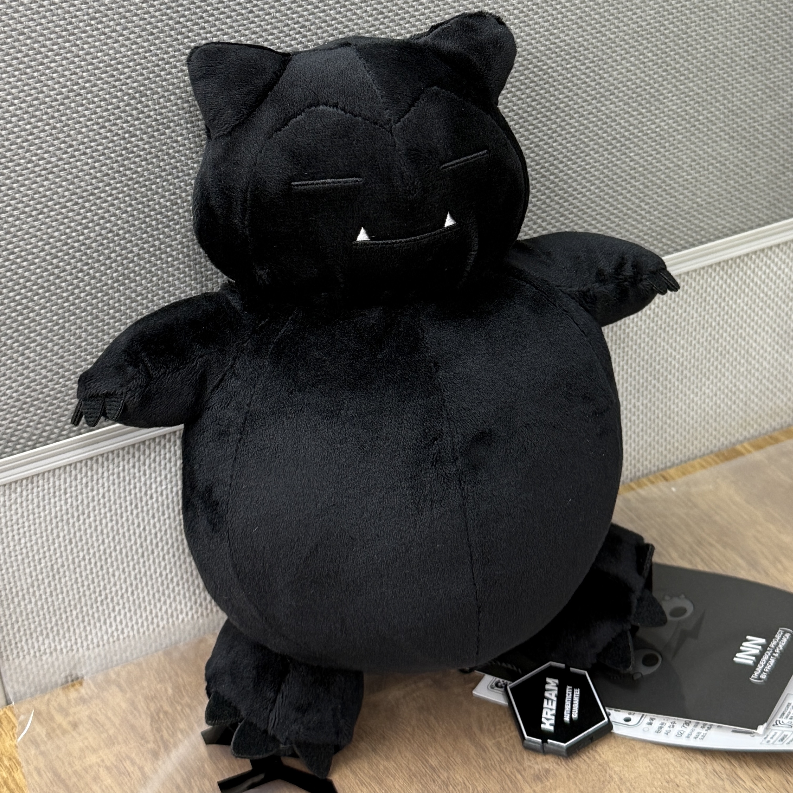 Fragment x Pokemon INN Thunderbolt Project TBP Plush Kabigon M Black 착용 스타일