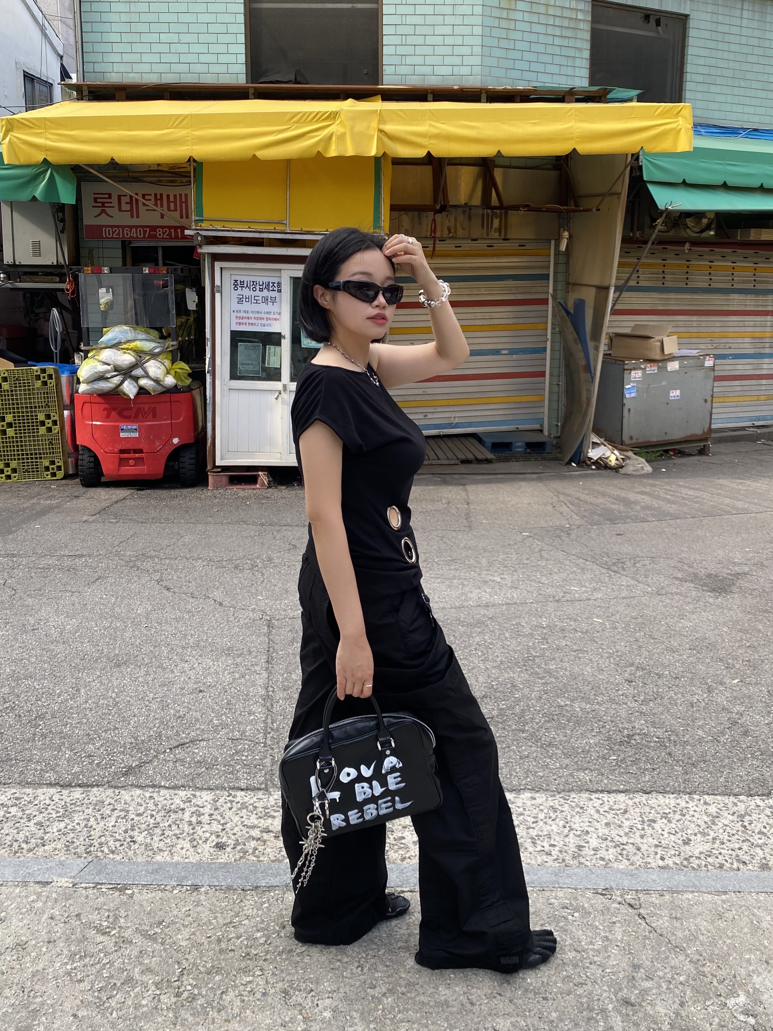 Comme des Garcons Girl Paint Bag Black 착용 스타일