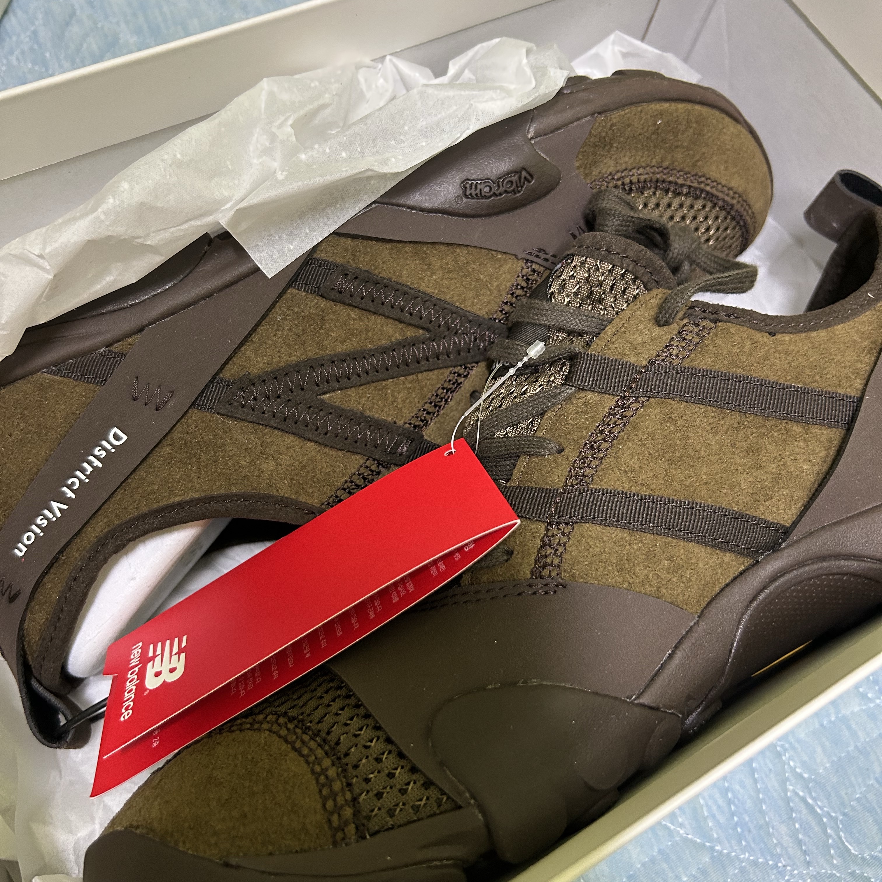 New Balance x District Vision MT10O Desert Palm 착용 스타일