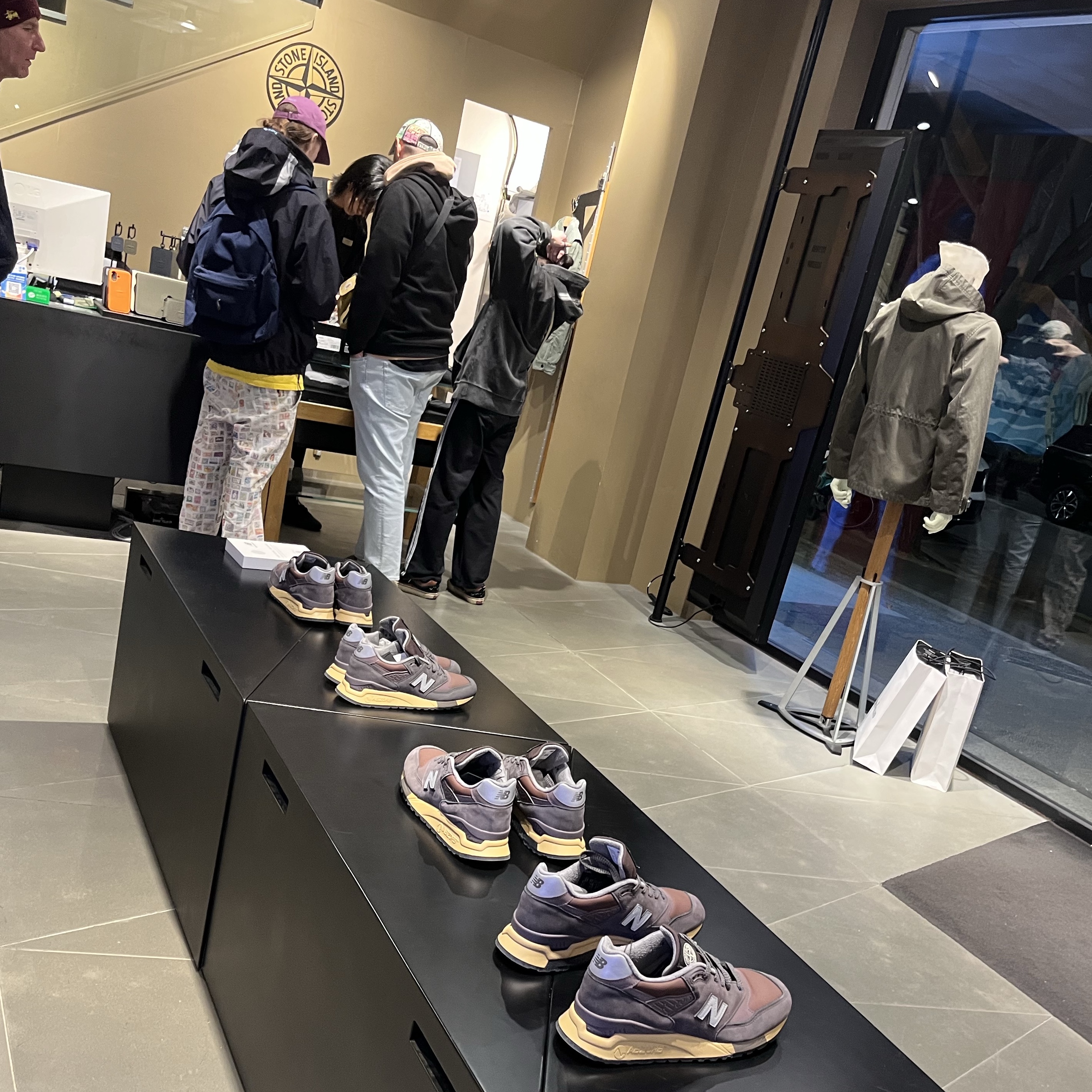 New Balance x Stone Island 998 Made in USA Mauve Deep Plum 착용 스타일 - 4