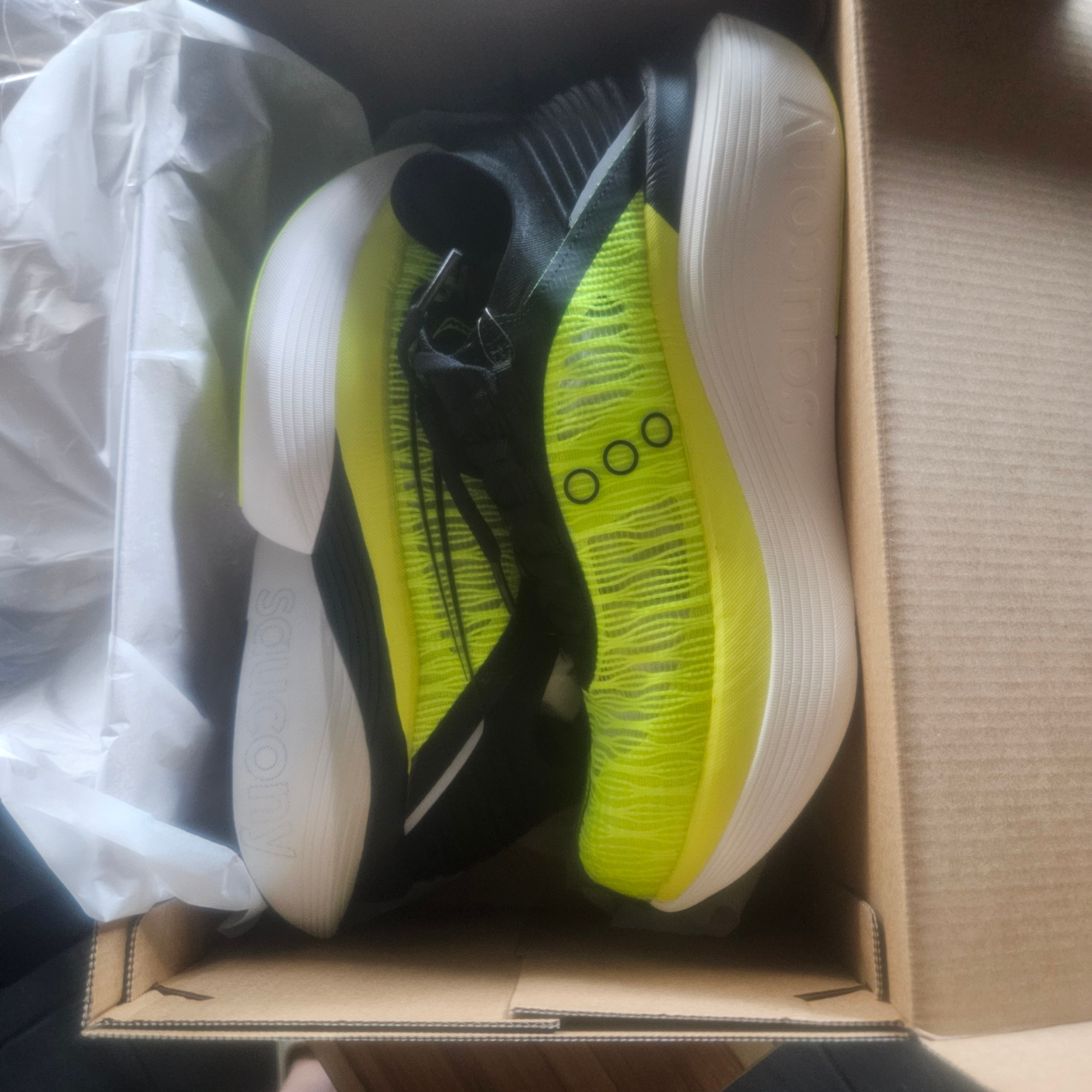 Saucony Endorphin Elite 2 Citron Black 착용 스타일