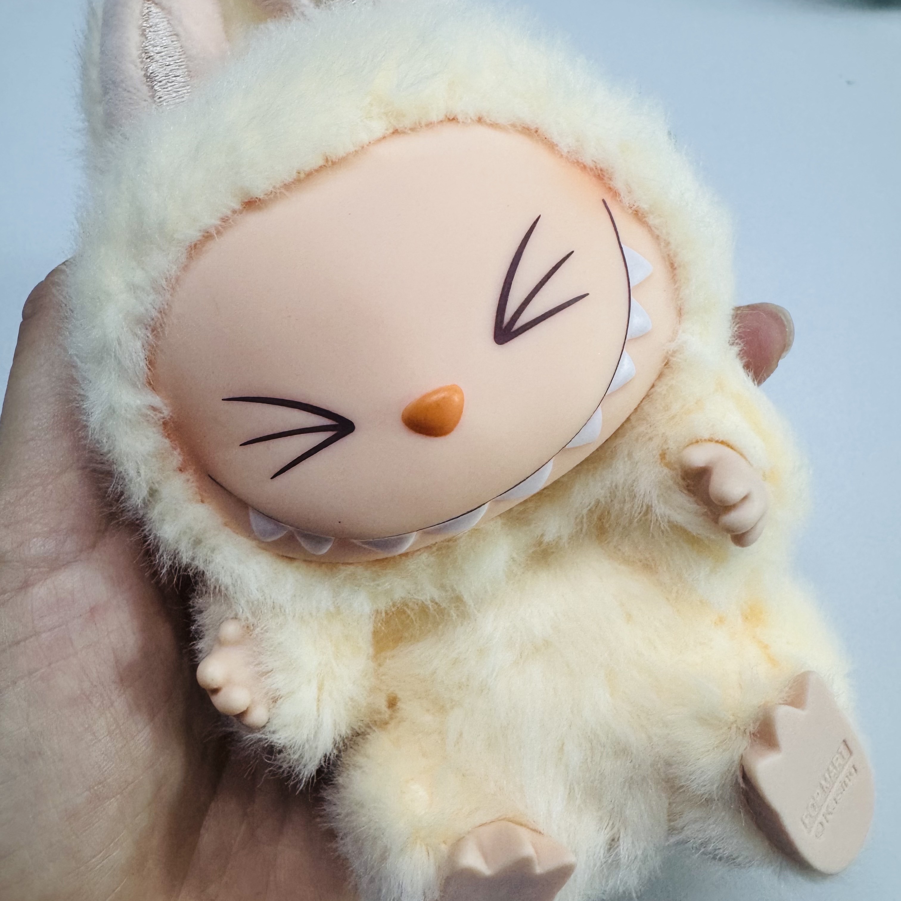 Pop Mart Labubu Let's Play Together Doll Series Sisi Keyring (Opened Case) 착용 스타일