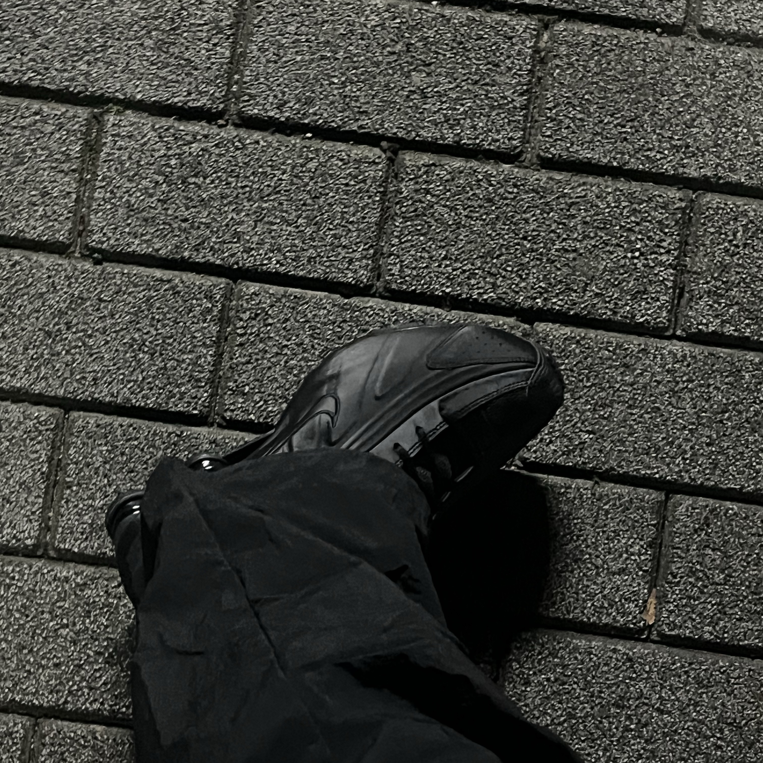 (W) Nike Shox R4 Black 착용 스타일 - 2