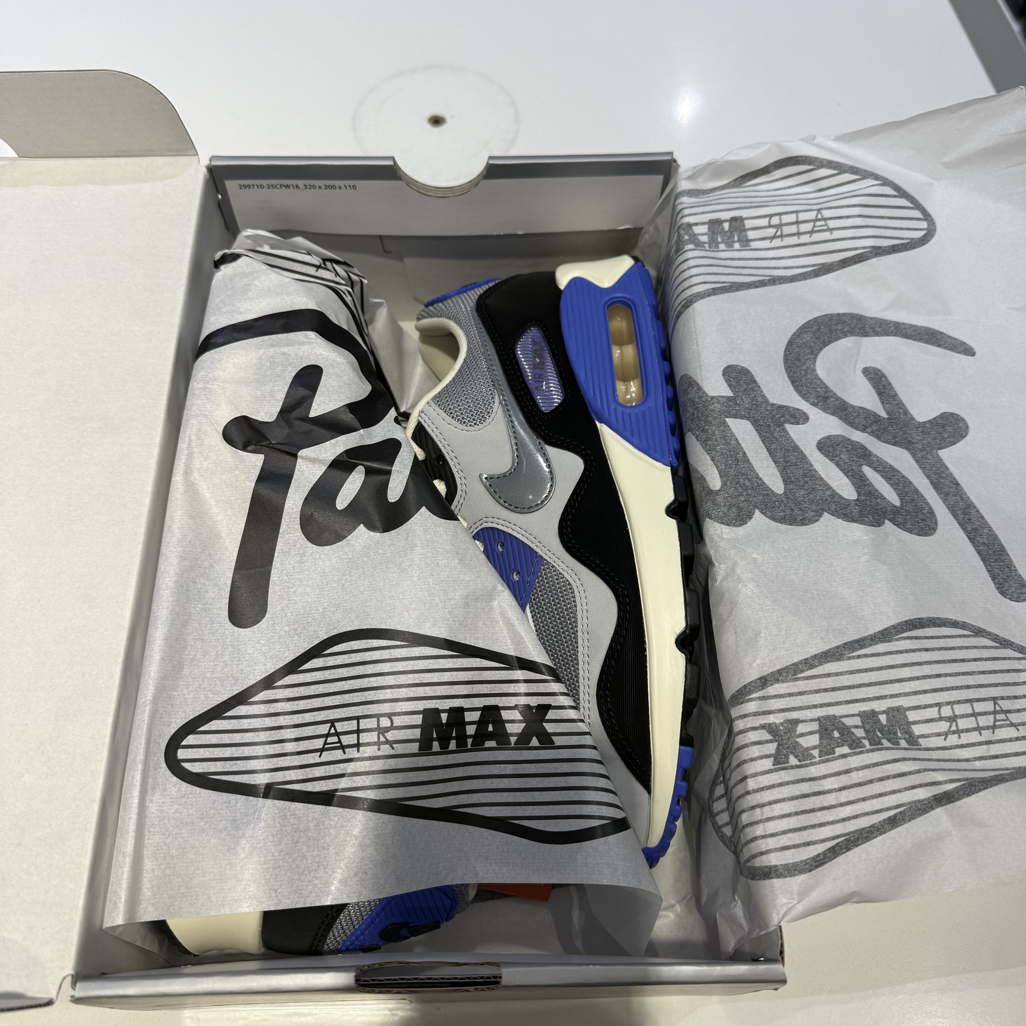 Nike x Patta Air Max 90 Sapphire and Particle Grey 착용 스타일 - 5