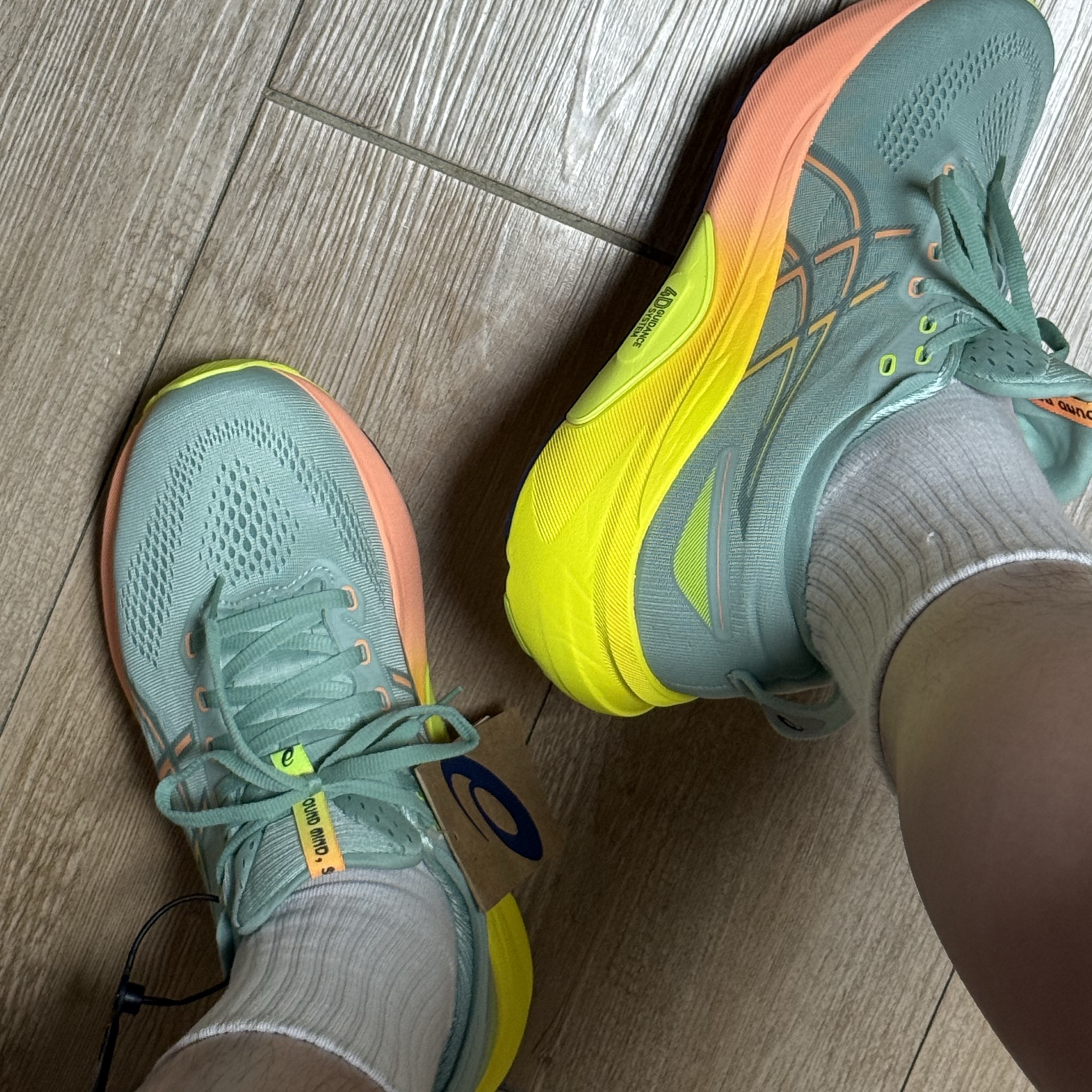 Asics Gel-Kayano 31 Paris Light Celadon Safety Yellow 착용 스타일