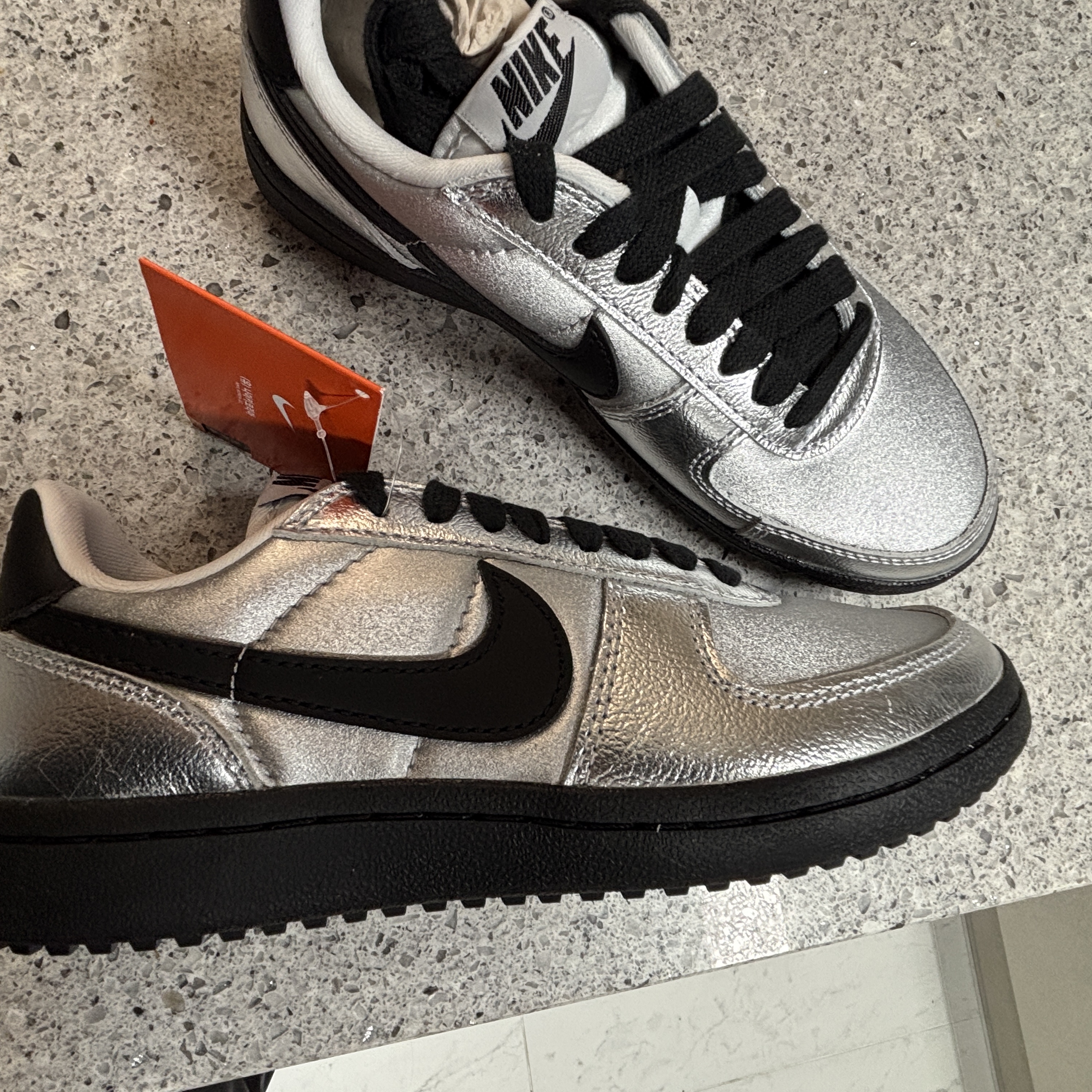 (W) Nike Field General Metallic Silver Photon Dust 착용 스타일 - 2