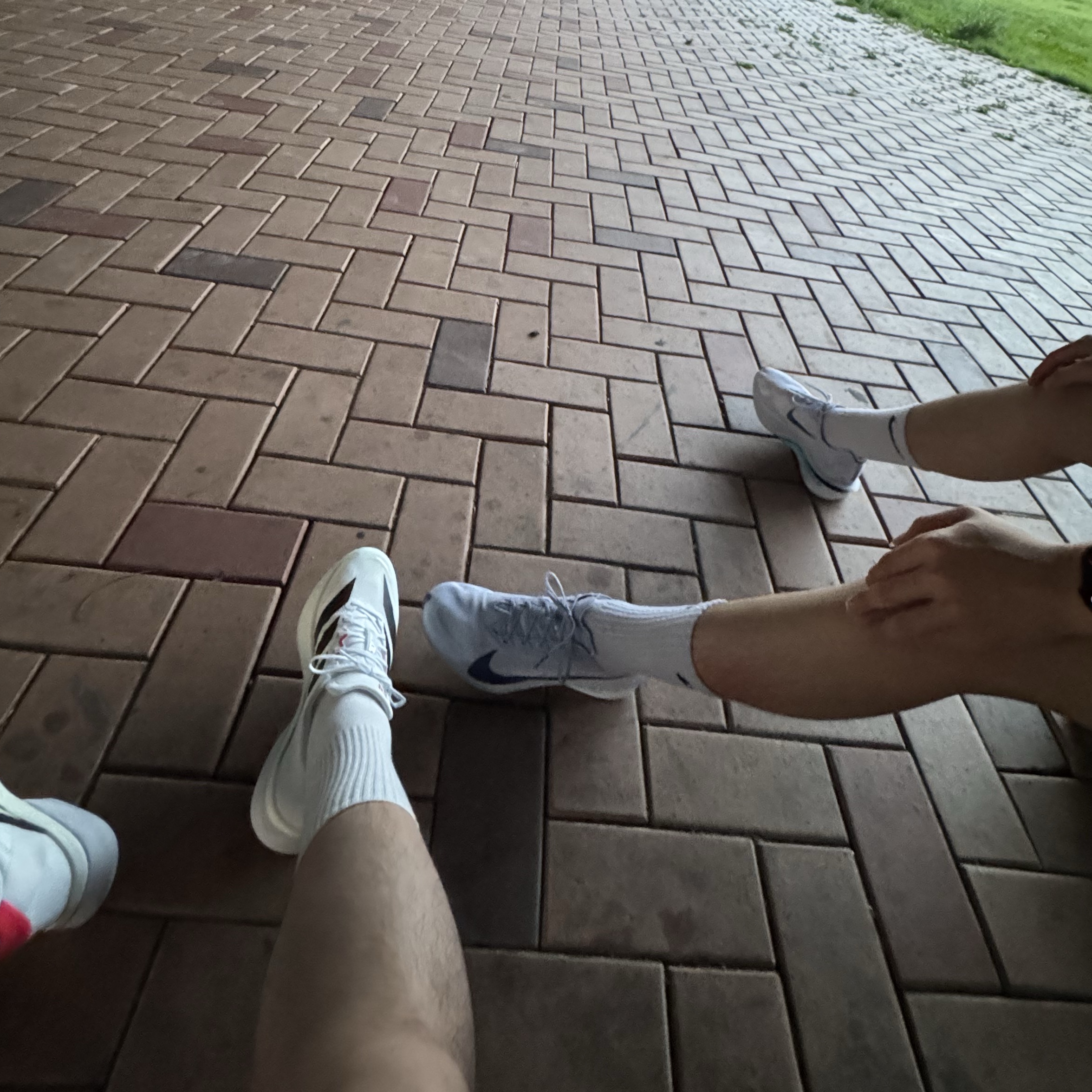 Adidas Adizero Boston 13 Cloud White Core Black, Nike ZoomX Vaporfly Next% 4 Ghost Persian Violet 착용 스타일