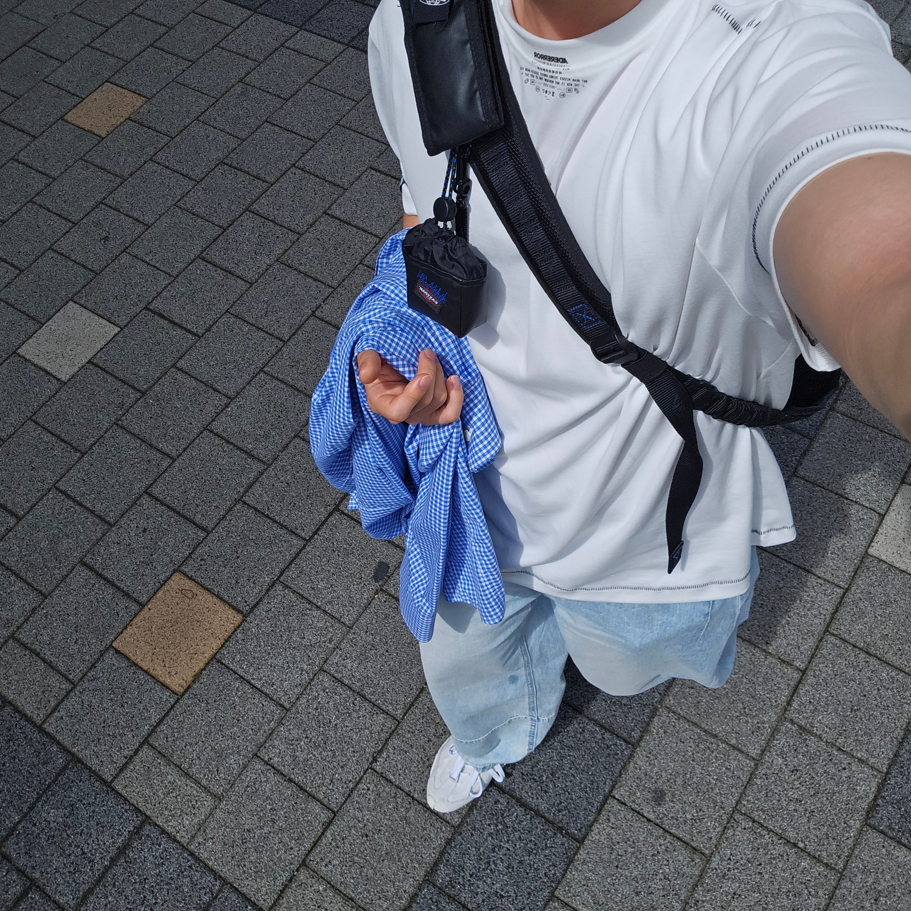 Ader Error x Eastpak Up-Down Sling Black, Ader Error Skid Off White 착용 스타일 - 1