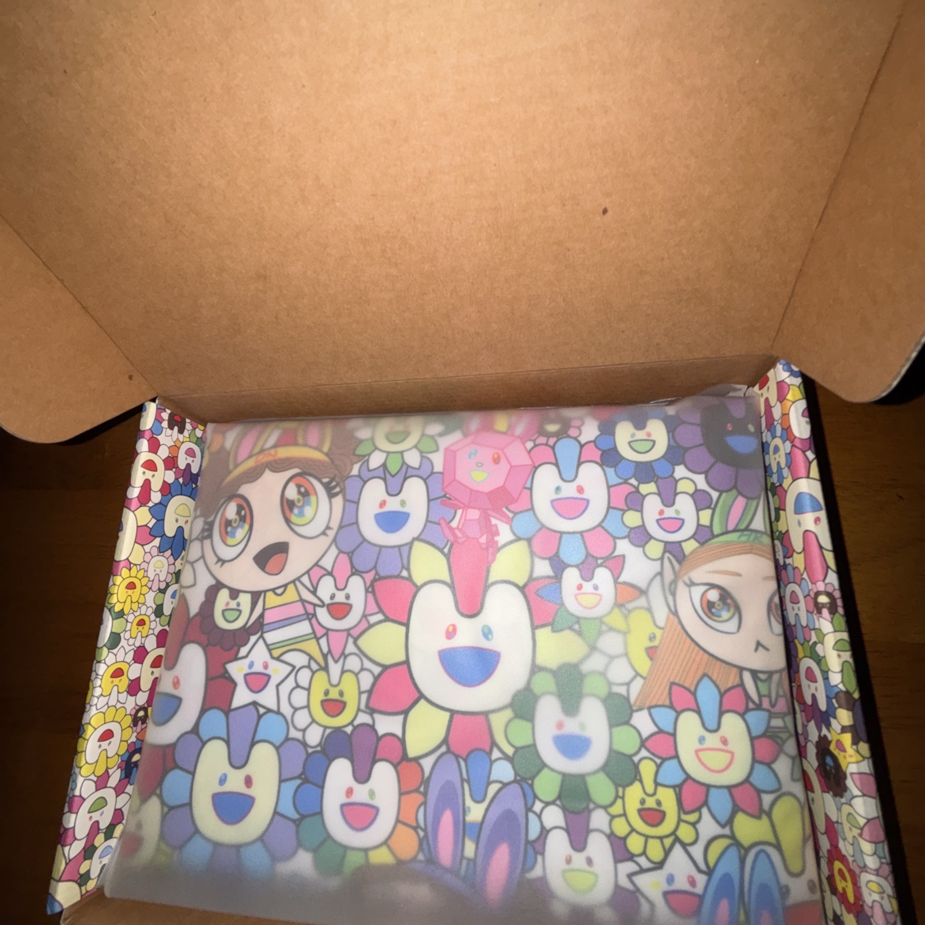 NewJeans Supernatural NJ x Murakami Drawstring Bag Ver. 착용 스타일