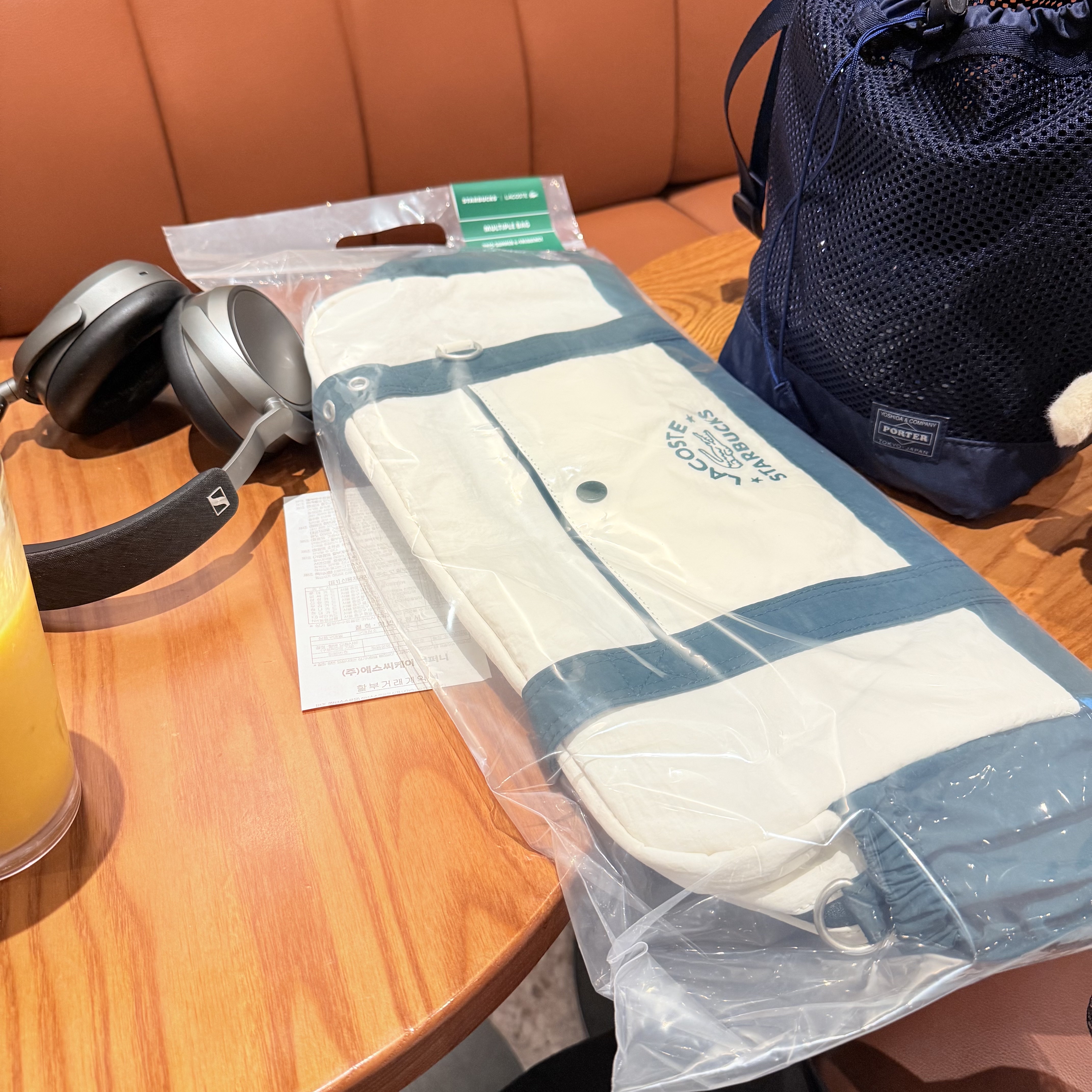 Starbucks x Lacoste Multiple Bag Green 착용 스타일