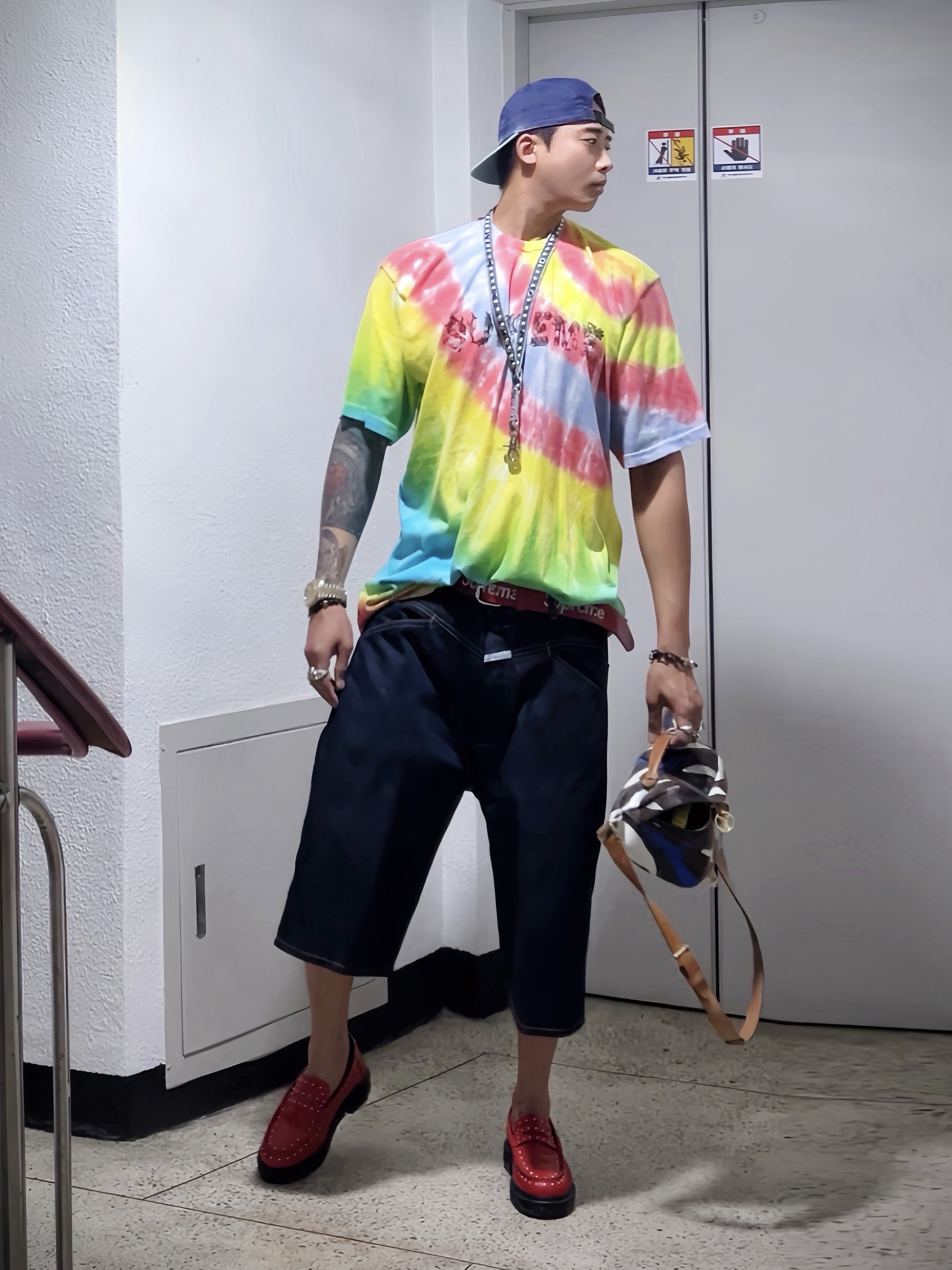 Supreme Pigment 2-Tone Camp Cap Navy - 24SS, Supreme Morph T-Shirt Tie Dye - 20SS 착용 스타일